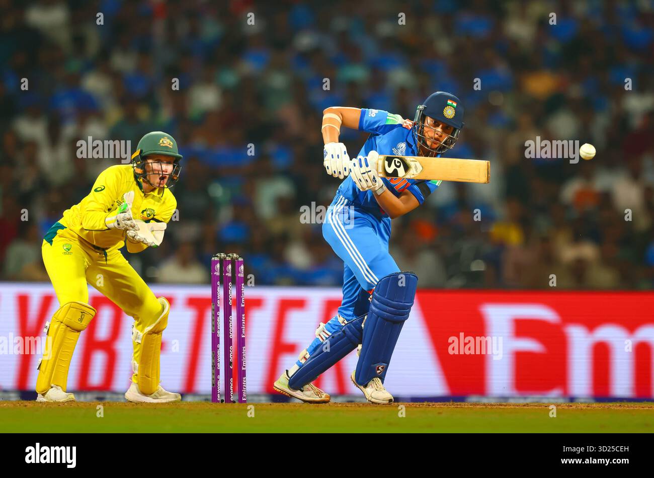 Smriti Mandhana de l'Inde lors du match de demi-finale de la Coupe du monde de cricket féminine de l'ICC, Inde vs Australie à la DD.Y. Patil Sports Academy, Navi Mumbai, Inde, 30 octobre 2025 (photo par Shubhajit Roy Karmakar/News images) Banque D'Images