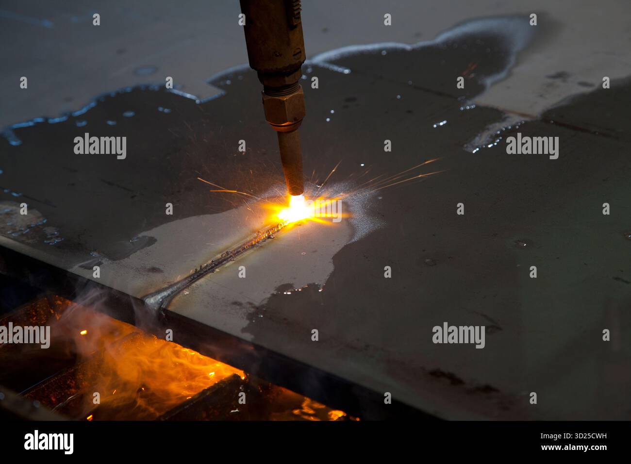 Coupe-flamme de tôle d'acier Banque D'Images