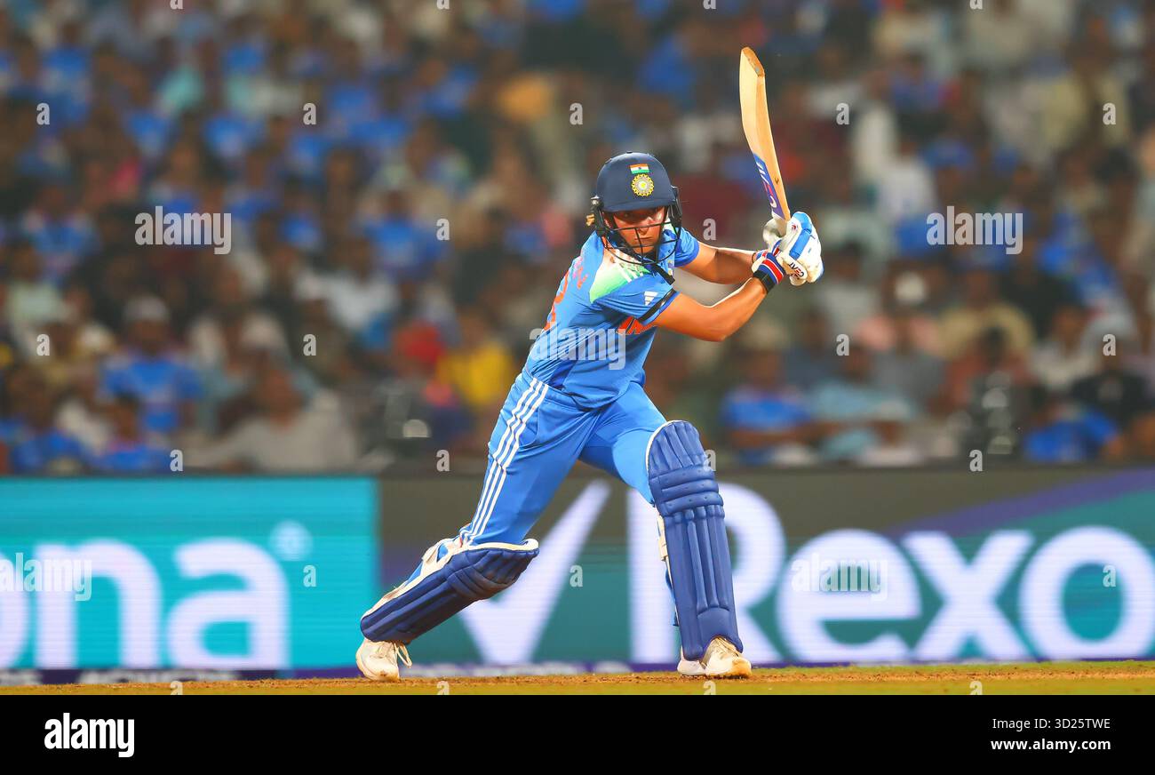 Navi Mumbai, Inde. 30 octobre 2025. Harmanpreet Kaur (Capitaine) de l'Inde lors du match de demi-finale de la Coupe du monde de cricket féminine de l'ICC, Inde vs Australie à la DocD.Y. Patil Sports Academy, Navi Mumbai, Inde, 30 octobre 2025 (photo par Shubhajit Roy Karmakar/News images) à Navi Mumbai, Inde le 30/10/2025. (Photo de Shubhajit Roy Karmakar/News images/Sipa USA) crédit : Sipa USA/Alamy Live News Banque D'Images