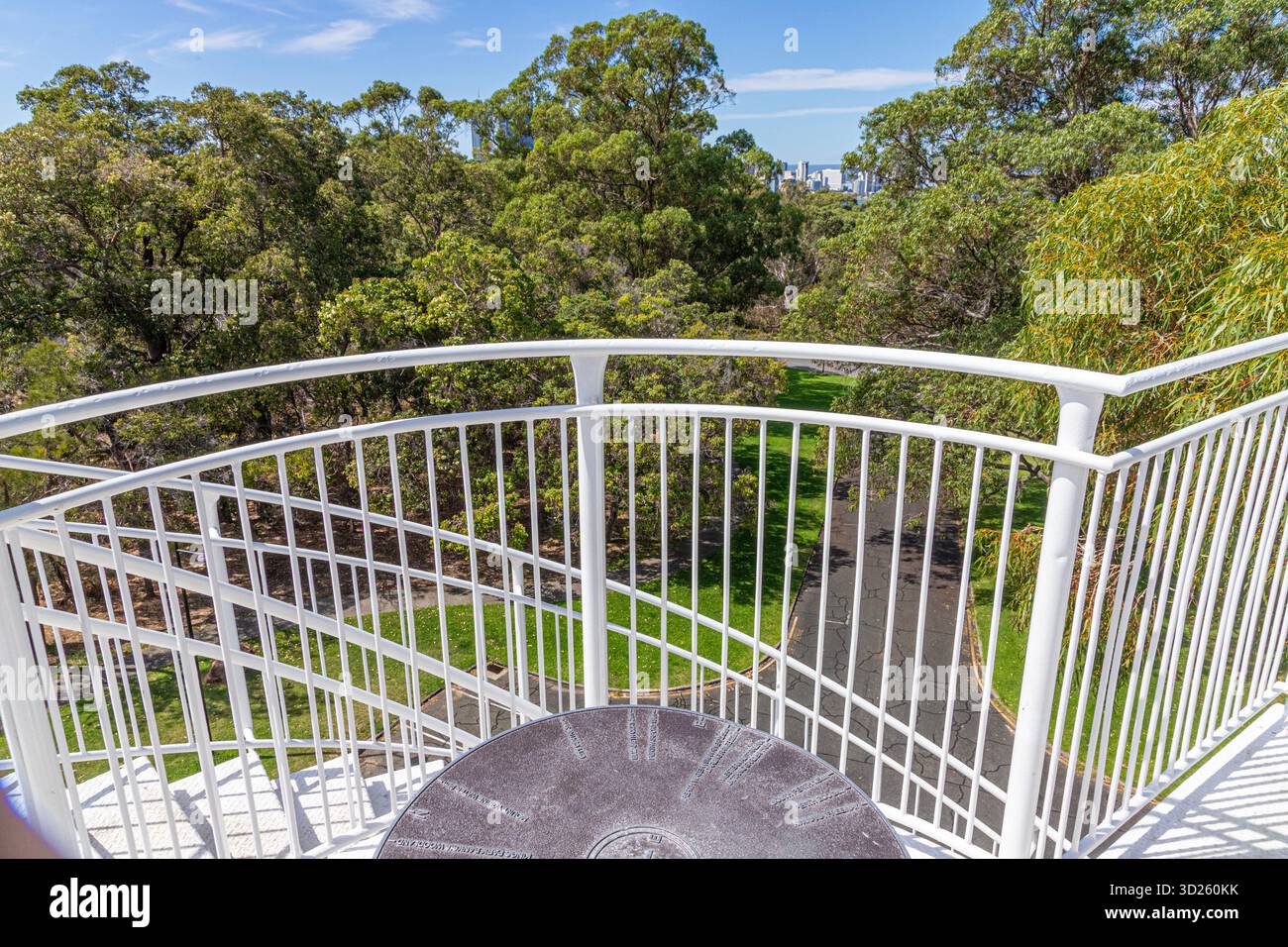 La vue depuis le sommet de la tour ADN de 15 mètres de haut mise en service en 1966 à Kings Park and Botanic Garden, Perth, Western Australia, WA, Australie Banque D'Images