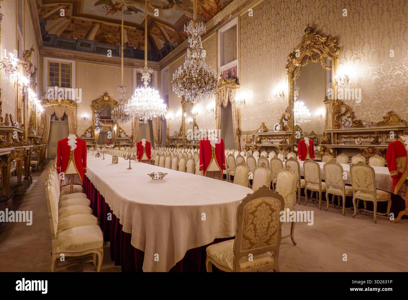 Sala da CEIA aka State Dining Room somptueuse salle de banquet au Palácio da Ajuda - Palais d'Ajuda à Lisbonne, Portugal, Europe Banque D'Images