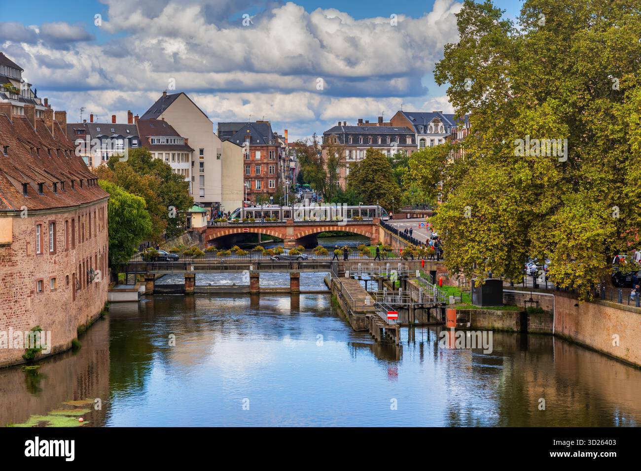 Ville de Strasbourg en France, Pont de l'abattoir et Pont National sur le canal du faux-Rempart. Banque D'Images