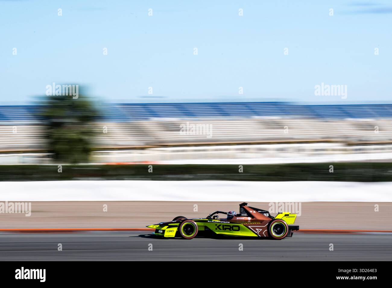 33 TICKTUM Dan (gbr), Cupra Kiro, Porsche 99X Electric WCG3, action lors des essais de pré-saison de Valence 2025 du Championnat du monde ABB FIA Formula E 2025-26, sur le circuit Ricardo Tormo du 27 au 31 octobre 2025 à Cheste, Espagne - photo Fabrizio Boldoni / DPPI Banque D'Images