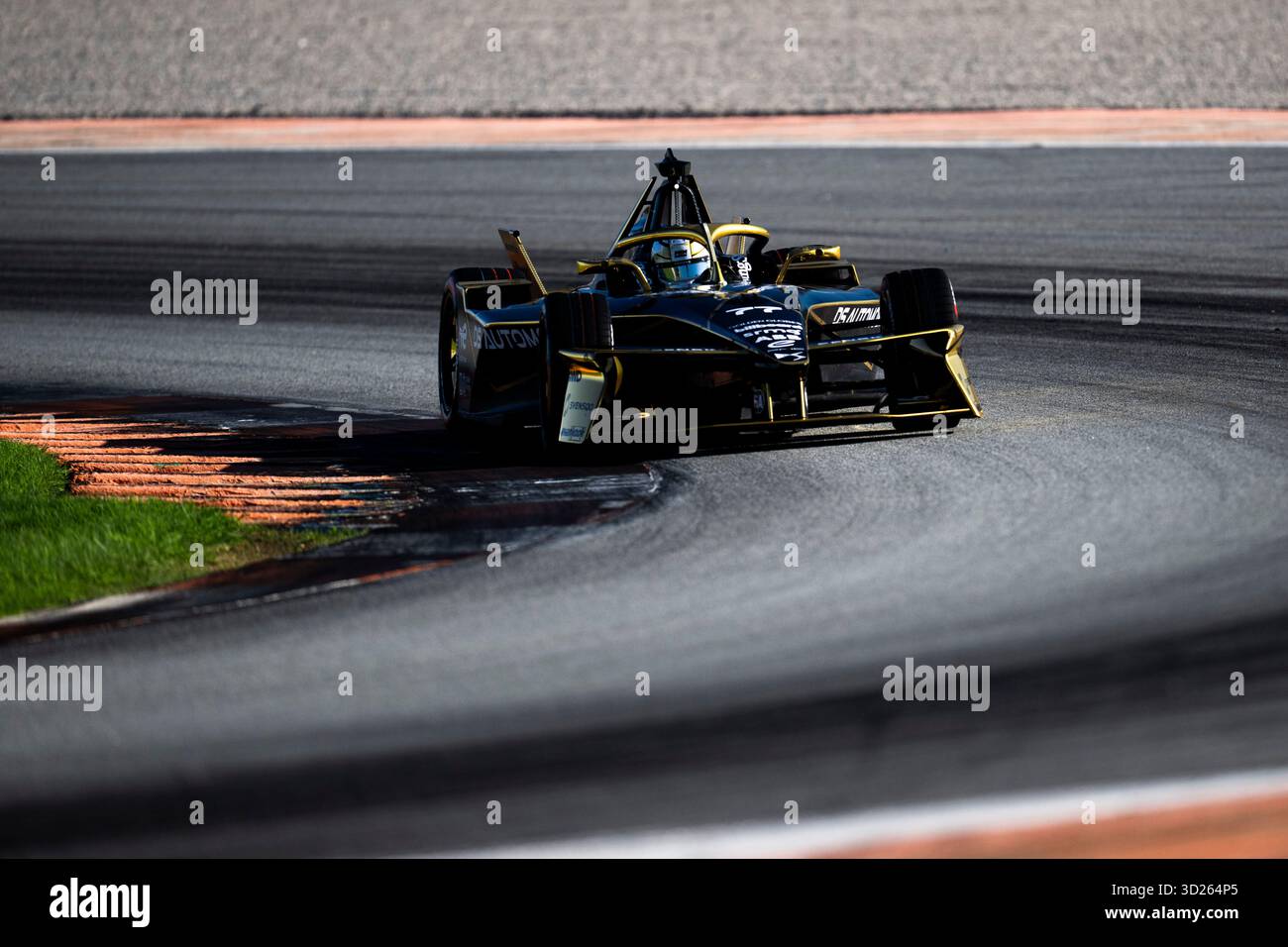 77 BARNARD Taylor (gbr), DS Penske, DS E-TENSE FE25, action lors des essais de pré-saison de Valence 2025 du Championnat du monde ABB FIA Formula E 2025-26, sur le circuit Ricardo Tormo du 27 au 31 octobre 2025 à Cheste, Espagne - photo Fabrizio Boldoni / DPPI Banque D'Images
