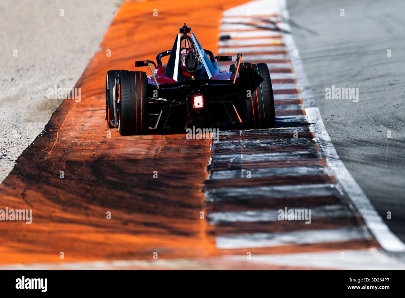 48 MORTARA Edoardo (SWI), Mahindra Racing, Mahindra M12Electro, action lors des essais de pré-saison de Valence 2025 du Championnat du monde ABB FIA Formula E 2025-26, sur le circuit Ricardo Tormo du 27 au 31 octobre 2025 à Cheste, Espagne - photo Fabrizio Boldoni / DPPI Banque D'Images