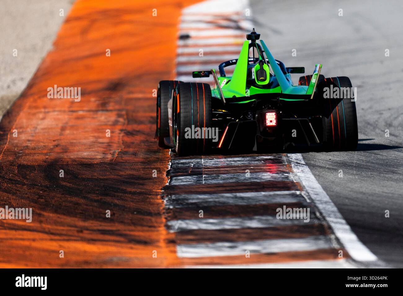 16 BUEMI Sébastien (SWI), Envision Racing, Jaguar I-type 7, action lors des essais de pré-saison 2025 de Valence du Championnat du monde ABB FIA Formula E 2025-26, sur le circuit Ricardo Tormo du 27 au 31 octobre 2025 à Cheste, Espagne - photo Fabrizio Boldoni / DPPI Banque D'Images