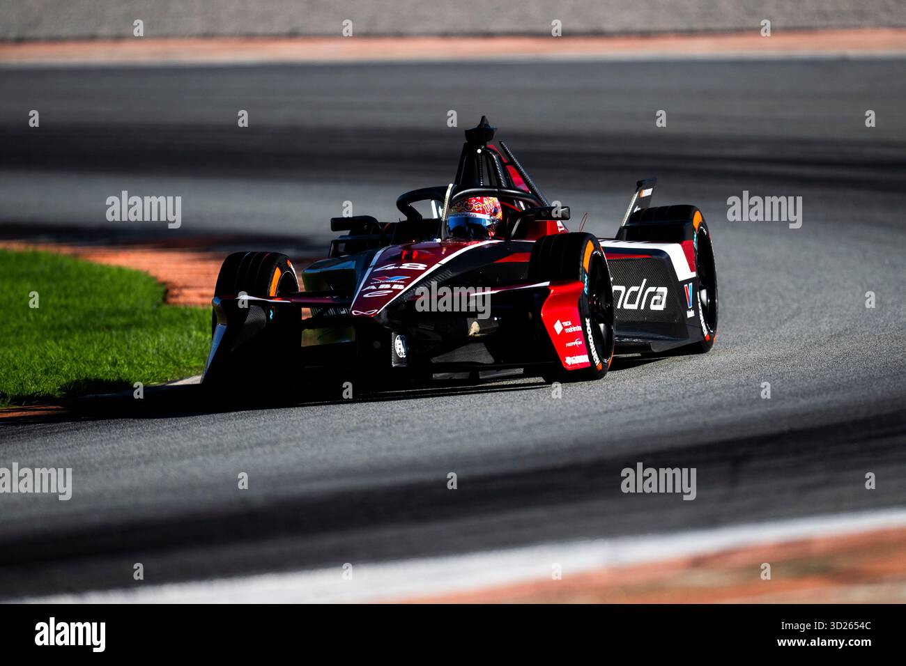 48 MORTARA Edoardo (SWI), Mahindra Racing, Mahindra M12Electro, action lors des essais de pré-saison de Valence 2025 du Championnat du monde ABB FIA Formula E 2025-26, sur le circuit Ricardo Tormo du 27 au 31 octobre 2025 à Cheste, Espagne - photo Fabrizio Boldoni / DPPI Banque D'Images