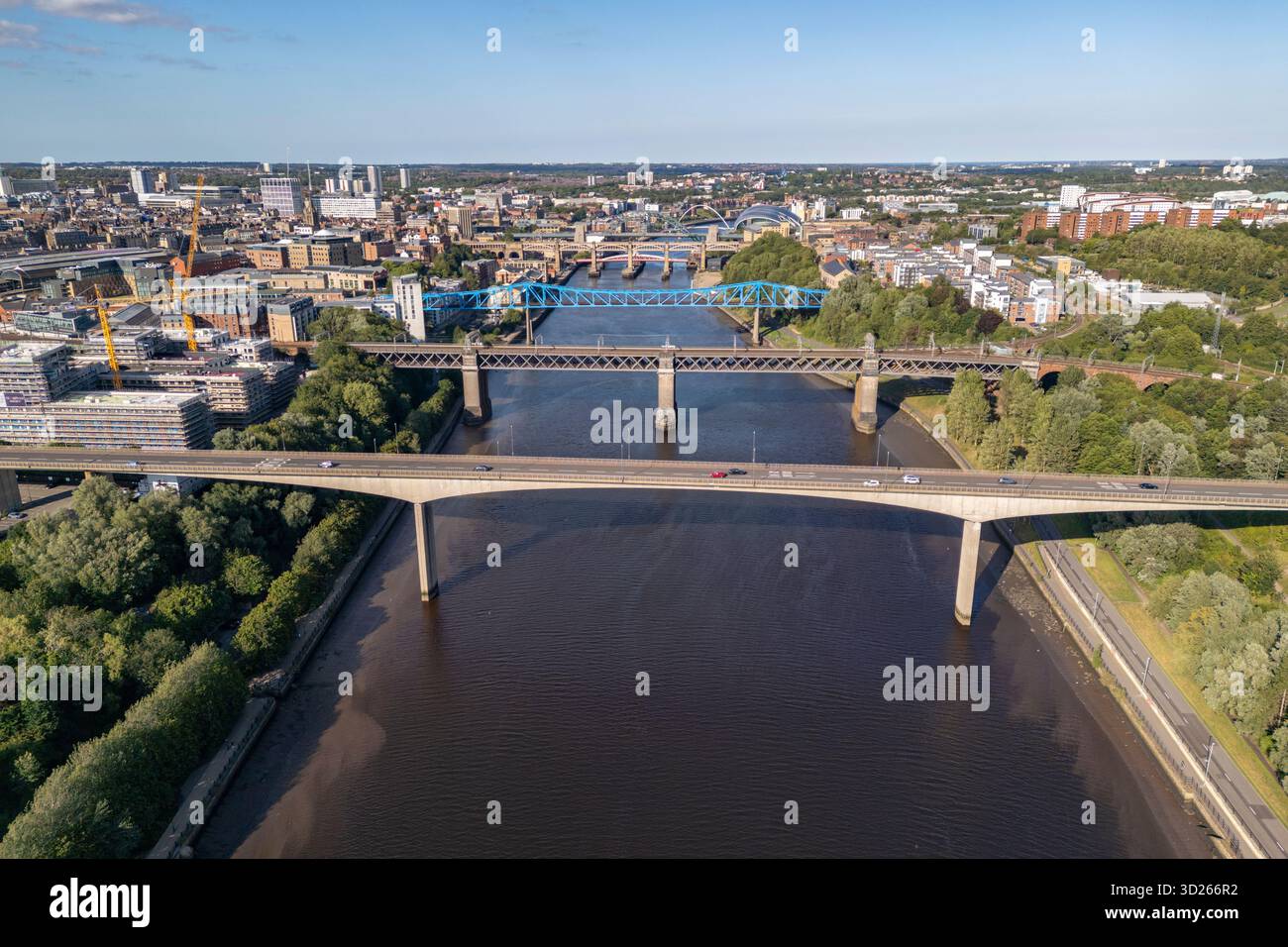Vue aérienne des ponts (les deux premiers sont Redheugh Bridge et King Edward VII Bridge) sur la rivière Tyne, Newcastle upon Thames, Royaume-Uni. Banque D'Images