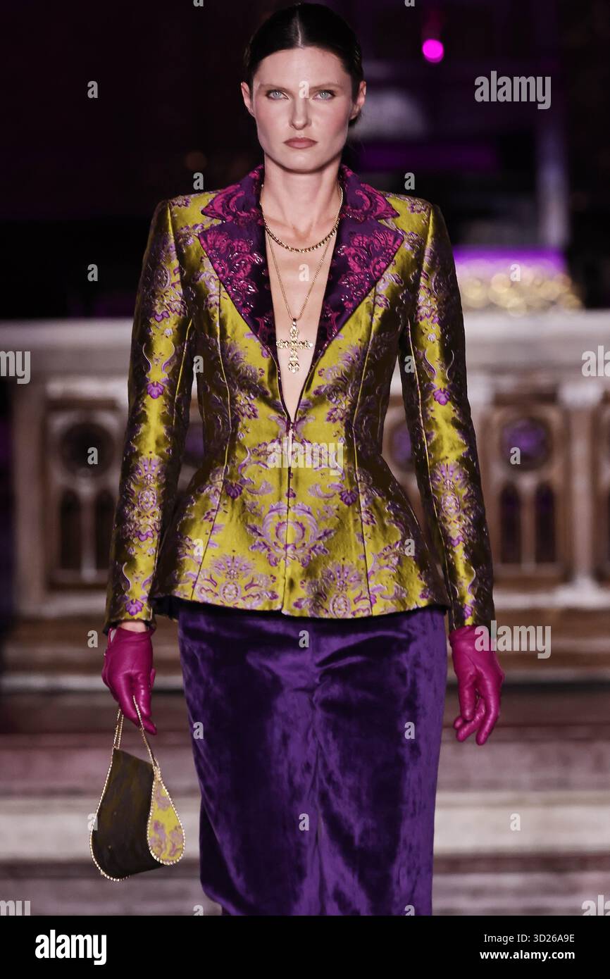 29 octobre 2025 - mannequins sur le podium de ''Rome Fashion White'' édition 2025 à Rome. Rome, Italie. .Â©EvandroInetti via ZUMA Wire (crédit image : © Evandro Inetti/ZUMA Press Wire) USAGE ÉDITORIAL SEULEMENT ! Non destiné à UN USAGE commercial ! Banque D'Images