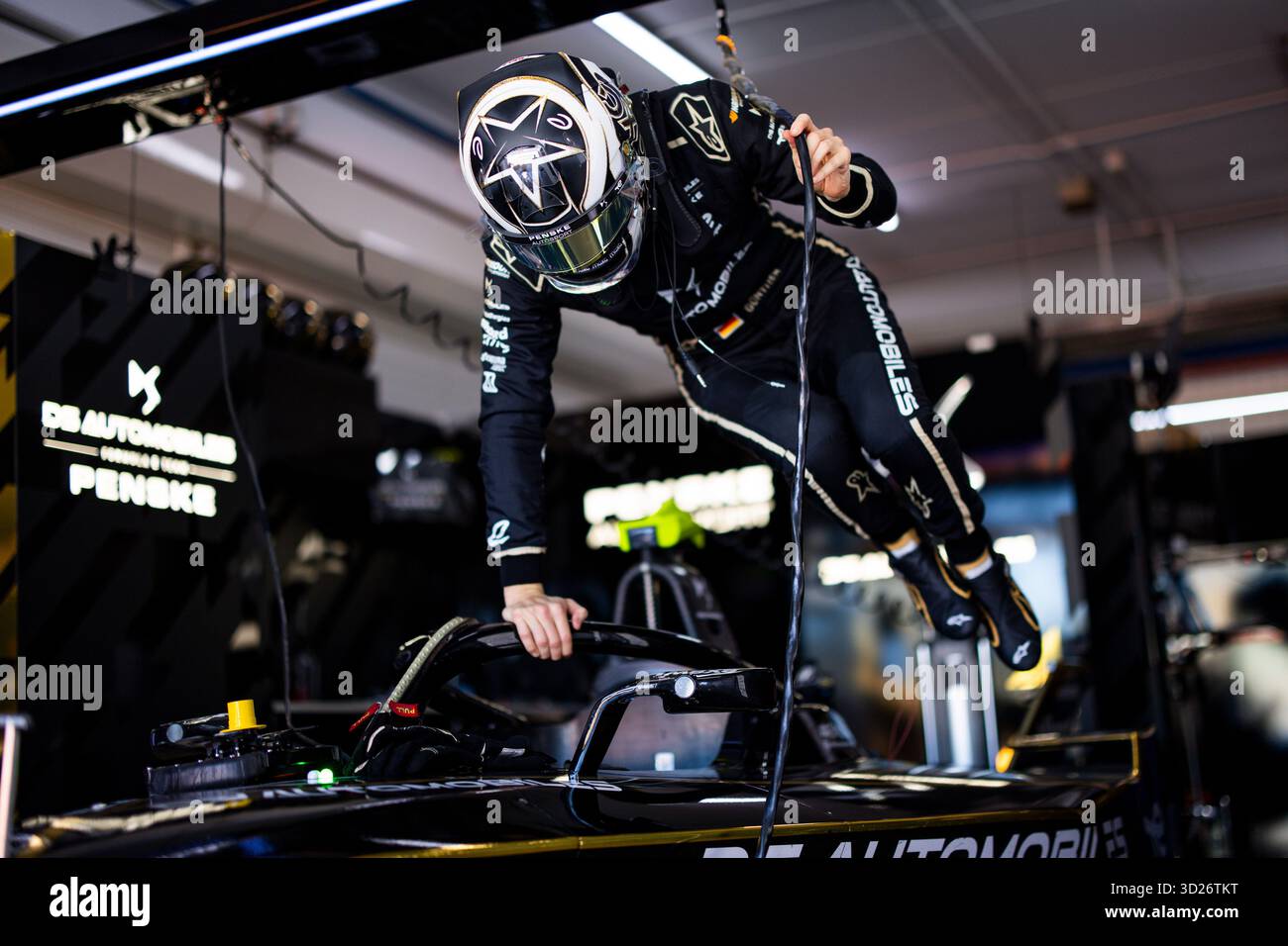GUNTHER Maximilian (ger), DS Penske, DS E-TENSE FE25, portrait lors des essais de pré-saison de Valence 2025 du Championnat du monde ABB FIA Formula E 2025-26, sur le circuit Ricardo Tormo du 27 au 31 octobre 2025 à Cheste, Espagne - photo Julien Delfosse / DPPI Banque D'Images