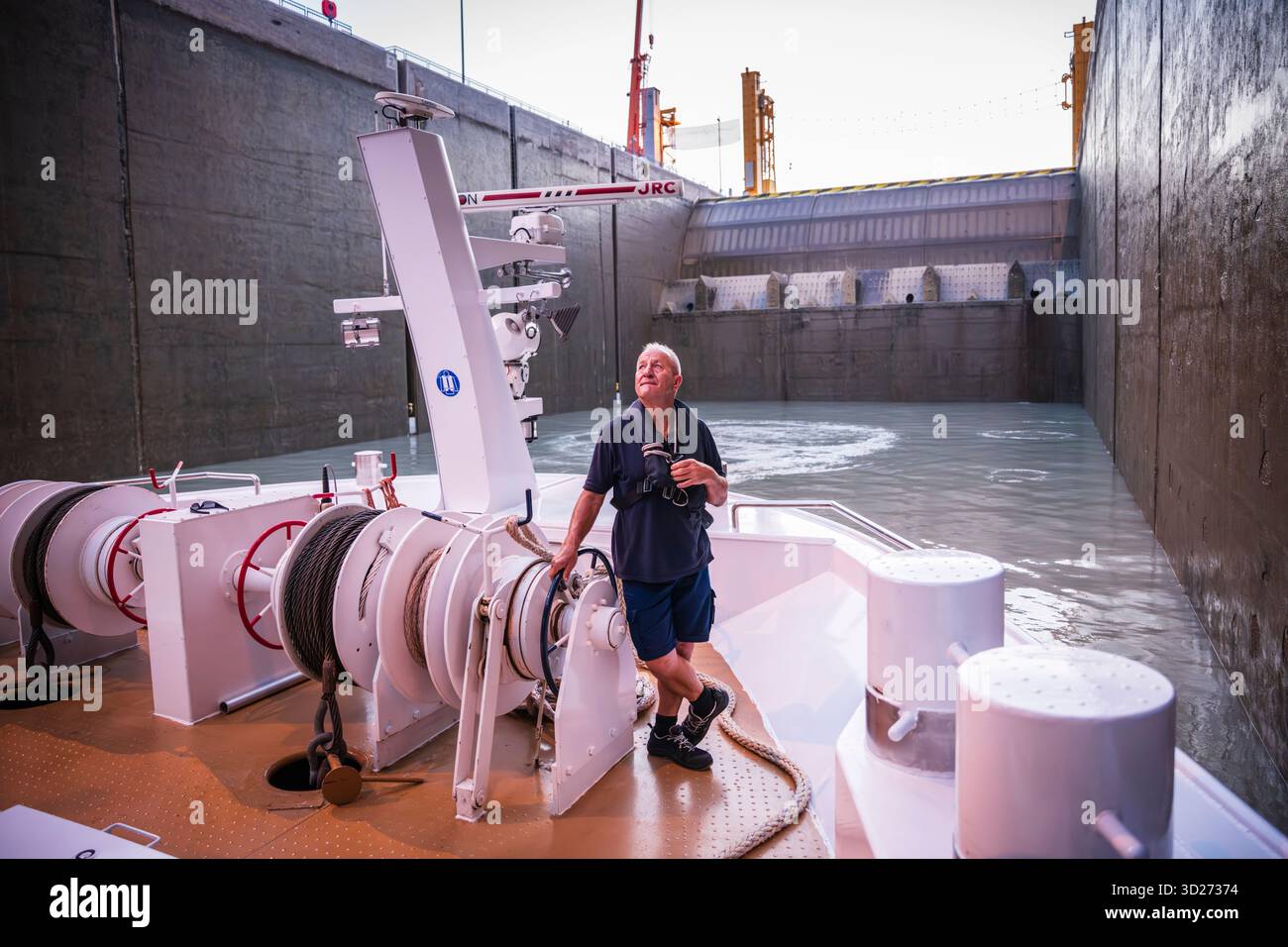 Gabčíkovo, Slovaquie - 26 juin 2019 : le navire de croisière fluviale Avalon Waterways impressions traverse l'écluse du barrage de Gabcíkovo–Nagymaros. Banque D'Images