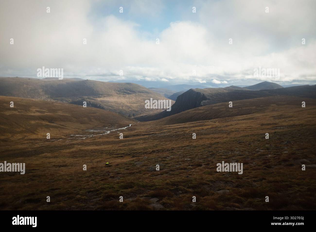 Marcher jusqu'à Cairn Gorm dans les Highlands écossais Banque D'Images