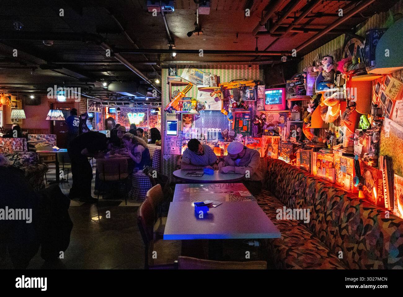 Intérieur du restaurant et bar Bunga 90 à thème des années 90, Covent Garden, Londres, Angleterre Banque D'Images