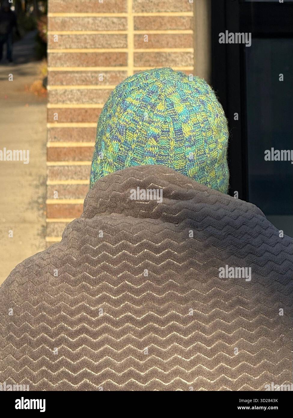 Personne âgée vue de dos - Image de stock capturée avec un smartphone