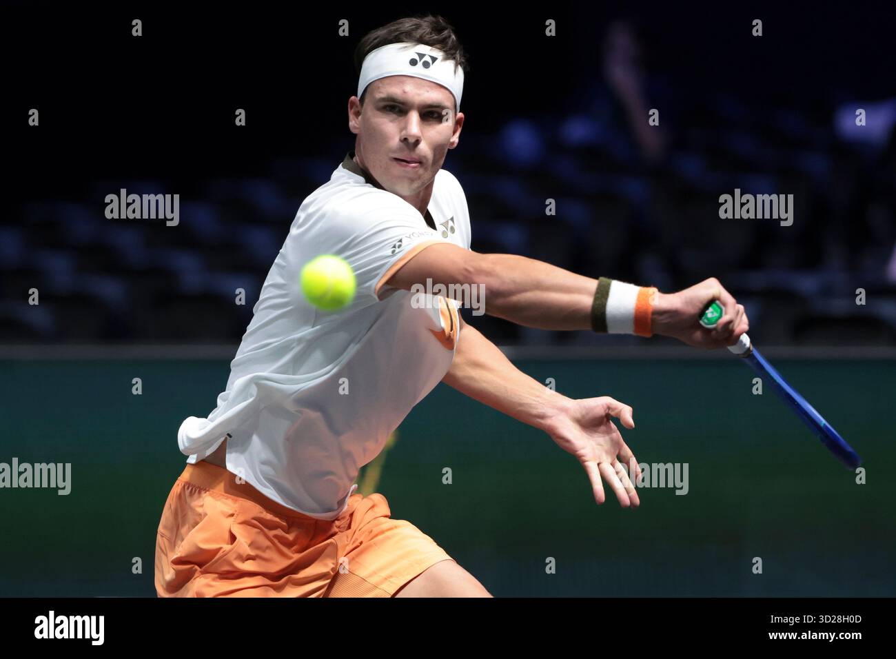 Nanterre, France. 30 octobre 2025. Daniel Altmaier d'Allemagne pendant le jour 4 du tournoi de tennis Rolex Paris Masters 2025, ATP Masters 1000 le 30 octobre 2025 au Paris la Defense Arena de Nanterre près de Paris, France - photo Jean Catuffe/DPPI crédit : DPPI Media/Alamy Live News Banque D'Images