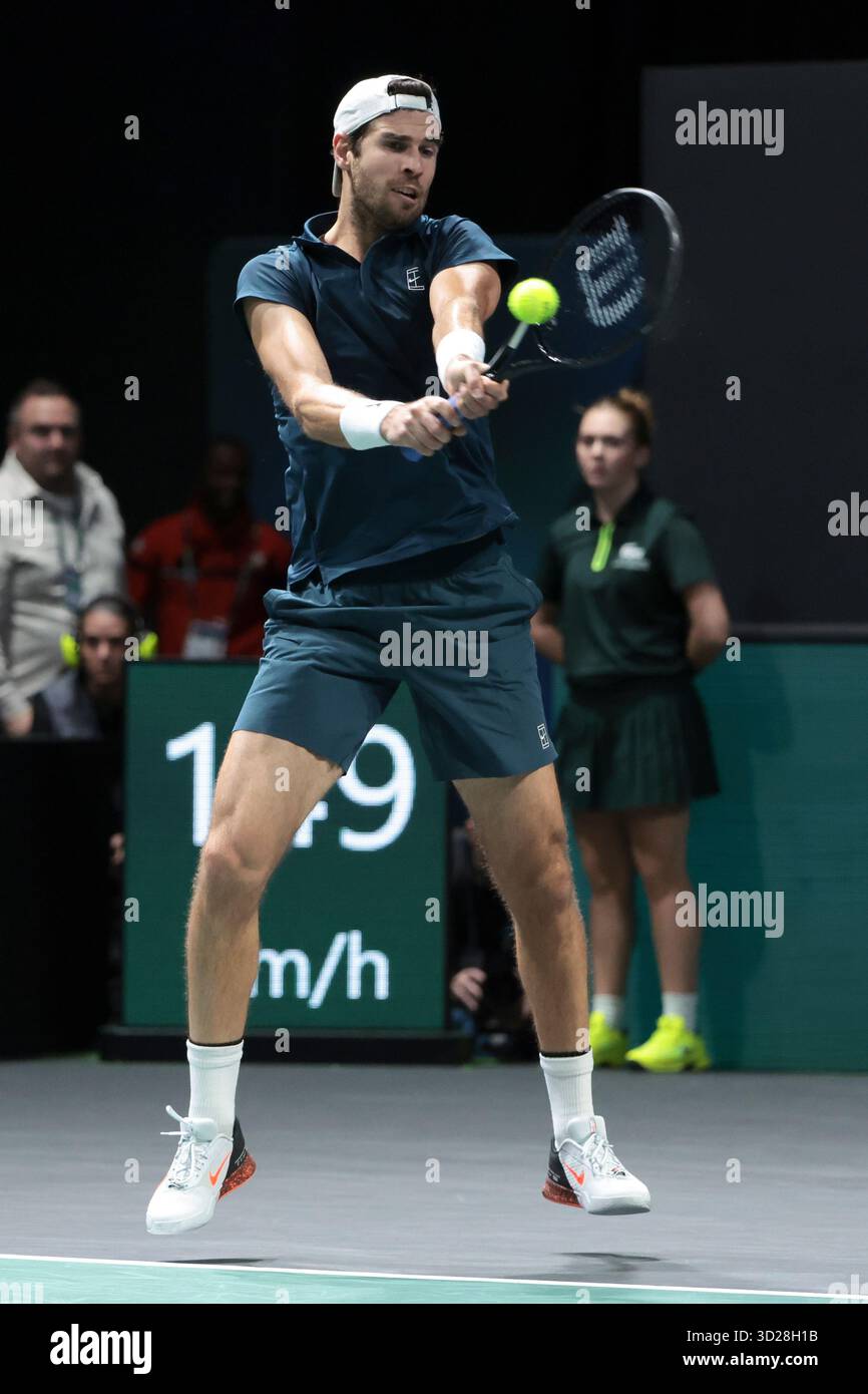 Nanterre, France. 30 octobre 2025. Karen Khachanov de Russie lors de la quatrième journée du tournoi de tennis Rolex Paris Masters 2025, ATP Masters 1000 le 30 octobre 2025 au Paris la Defense Arena de Nanterre près de Paris, France - photo Jean Catuffe/DPPI crédit : DPPI Media/Alamy Live News Banque D'Images
