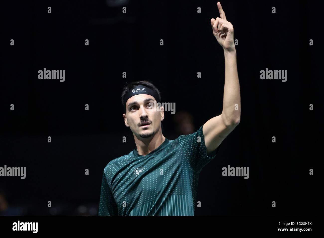 Nanterre, France. 30 octobre 2025. Lorenzo Sonego de l'Italie pendant le jour 4 du tournoi de tennis Rolex Paris Masters 2025, ATP Masters 1000 le 30 octobre 2025 au Paris la Defense Arena de Nanterre près de Paris, France - photo Jean Catuffe/DPPI crédit : DPPI Media/Alamy Live News Banque D'Images