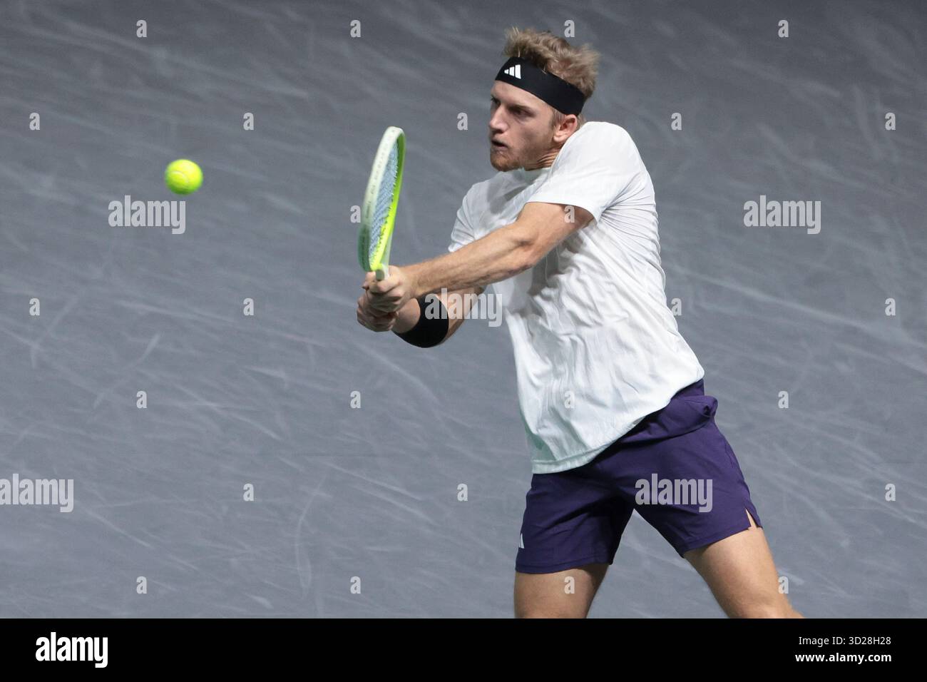 Nanterre, France. 30 octobre 2025. Alejandro Davidovich Fokina d'Espagne pendant le jour 4 du tournoi de tennis Rolex Paris Masters 2025, ATP Masters 1000 le 30 octobre 2025 au Paris la Defense Arena à Nanterre près de Paris, France - photo Jean Catuffe/DPPI crédit : DPPI Media/Alamy Live News Banque D'Images
