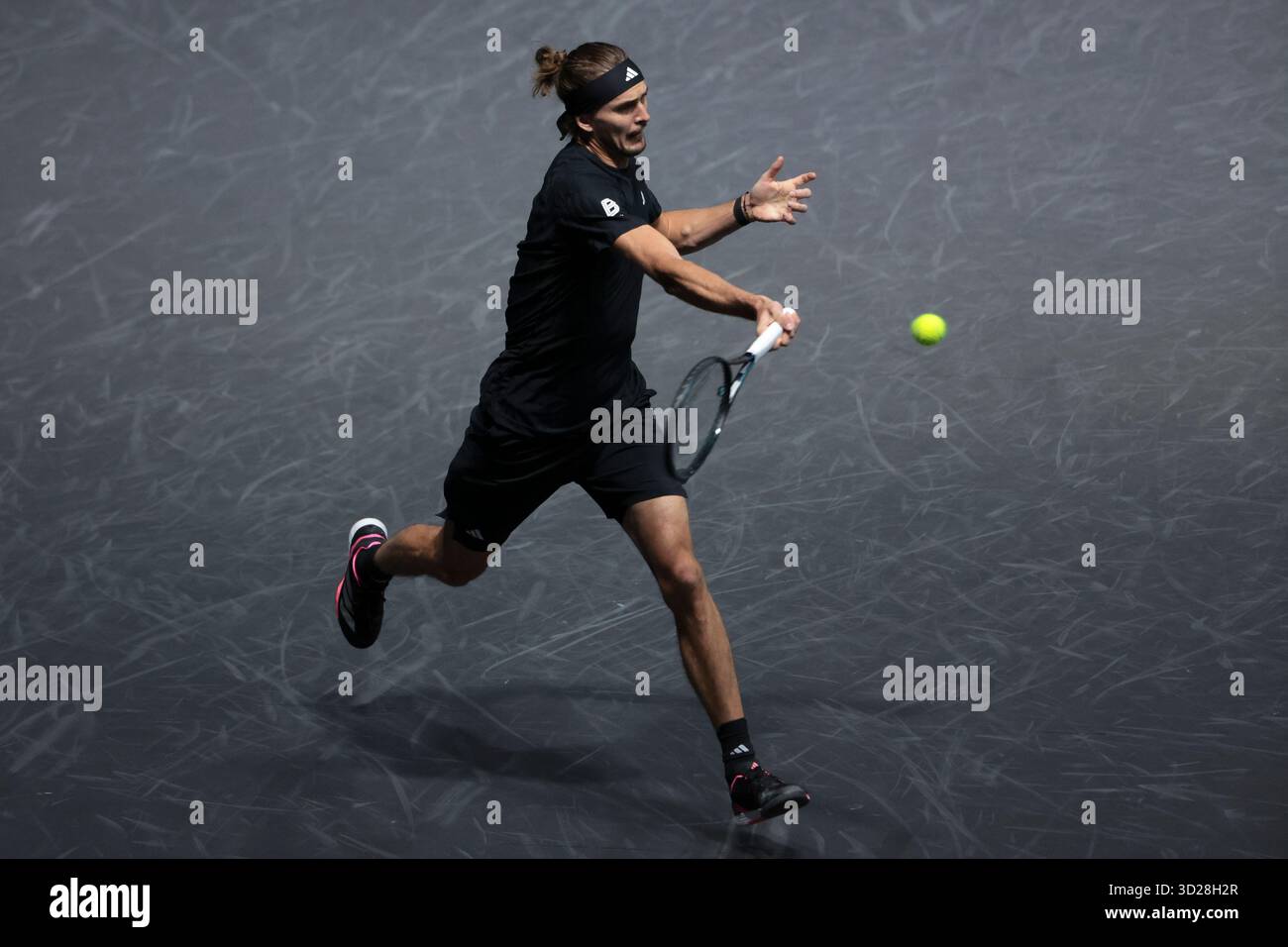 Nanterre, France. 30 octobre 2025. Alexander Zverev d'Allemagne pendant le jour 4 du tournoi de tennis Rolex Paris Masters 2025, ATP Masters 1000 le 30 octobre 2025 au Paris la Defense Arena de Nanterre près de Paris, France - photo Jean Catuffe/DPPI crédit : DPPI Media/Alamy Live News Banque D'Images