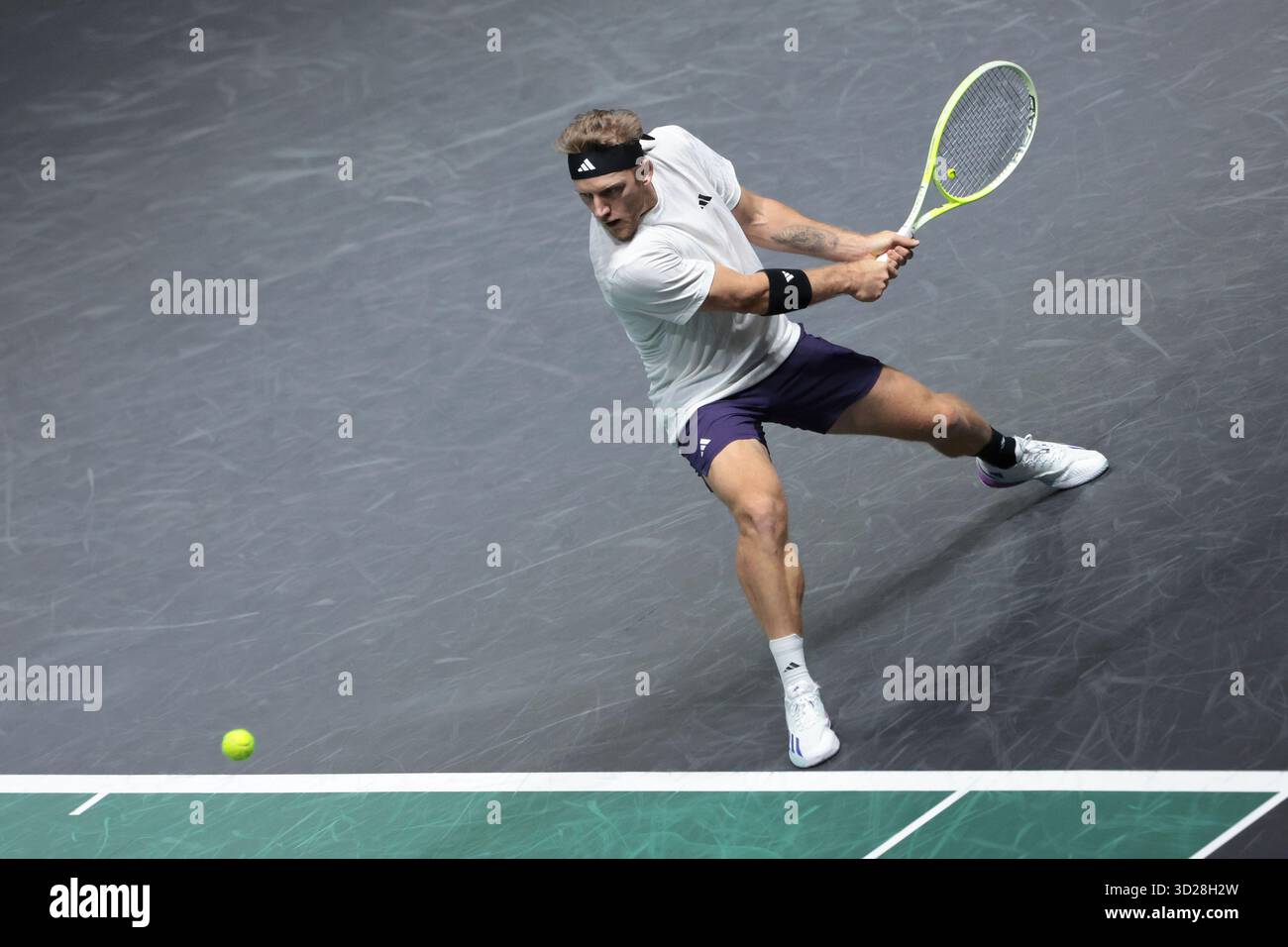 Nanterre, France. 30 octobre 2025. Alejandro Davidovich Fokina d'Espagne pendant le jour 4 du tournoi de tennis Rolex Paris Masters 2025, ATP Masters 1000 le 30 octobre 2025 au Paris la Defense Arena à Nanterre près de Paris, France - photo Jean Catuffe/DPPI crédit : DPPI Media/Alamy Live News Banque D'Images