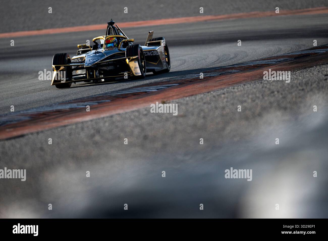 77 EDGAR Jessica (gbr), DS Penske, DS E-TENSE FE25, action lors des essais de pré-saison de Valence 2025 du Championnat du monde ABB FIA Formula E 2025-26, sur le circuit Ricardo Tormo du 27 au 31 octobre 2025 à Cheste, Espagne - photo Fabrizio Boldoni / DPPI Banque D'Images