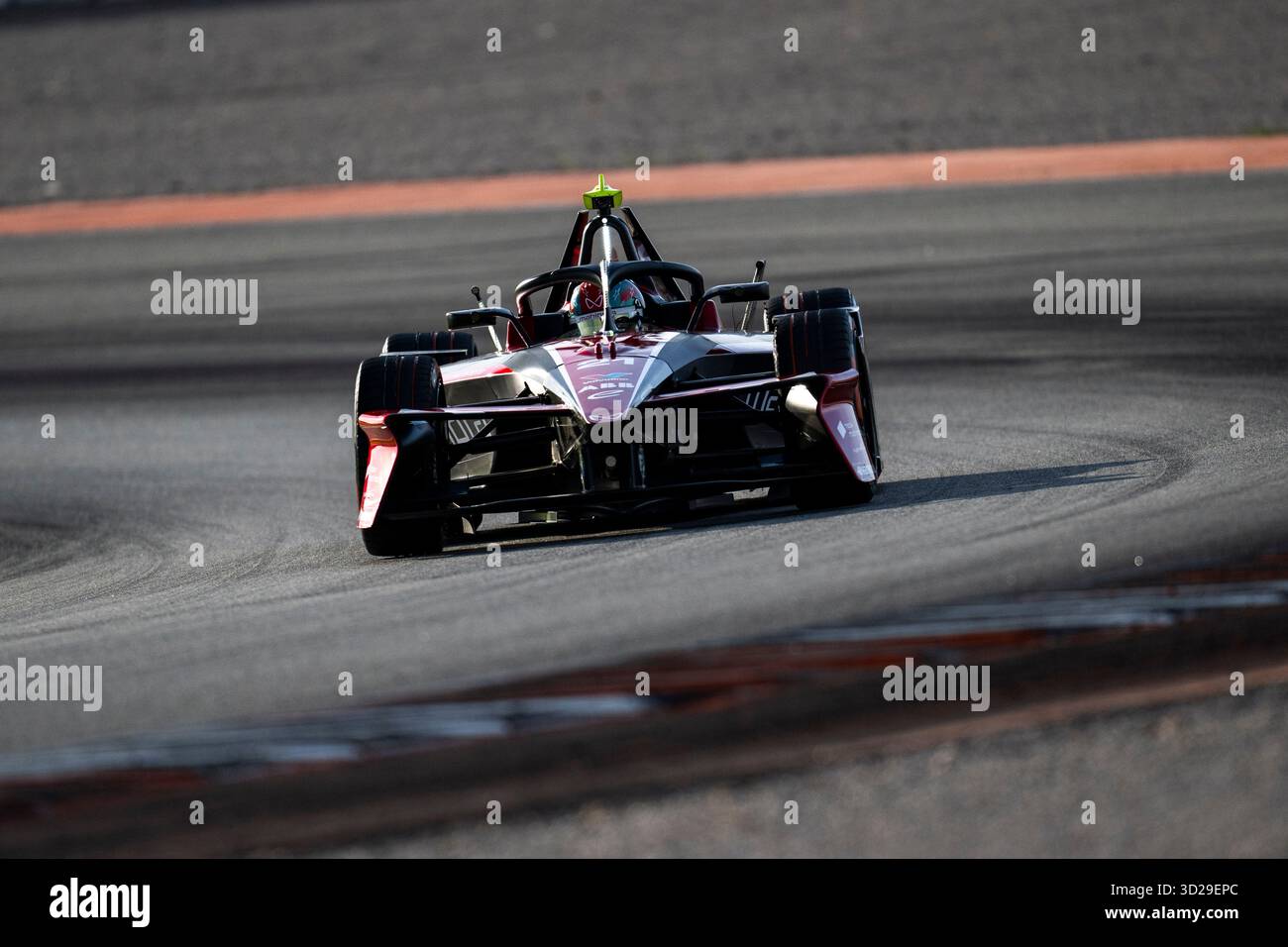 21 CHAMBRES Chloe (usa), Mahindra Racing, Mahindra M12Electro, action lors des essais de pré-saison 2025 de Valence du Championnat du monde ABB FIA Formula E 2025-26, sur le circuit Ricardo Tormo du 27 au 31 octobre 2025 à Cheste, Espagne - photo Fabrizio Boldoni / DPPI Banque D'Images