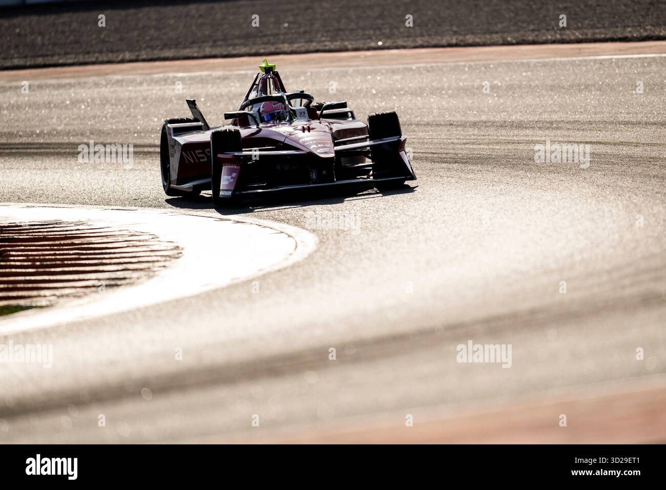 23 PULLING Abbie (gbr), Nissan Formula E Team, Nissan e-4ORCE 05, action lors des essais de pré-saison de Valence 2025 du Championnat du monde ABB FIA Formula E 2025-26, sur le circuit Ricardo Tormo du 27 au 31 octobre 2025 à Cheste, Espagne - photo Fabrizio Boldoni / DPPI Banque D'Images