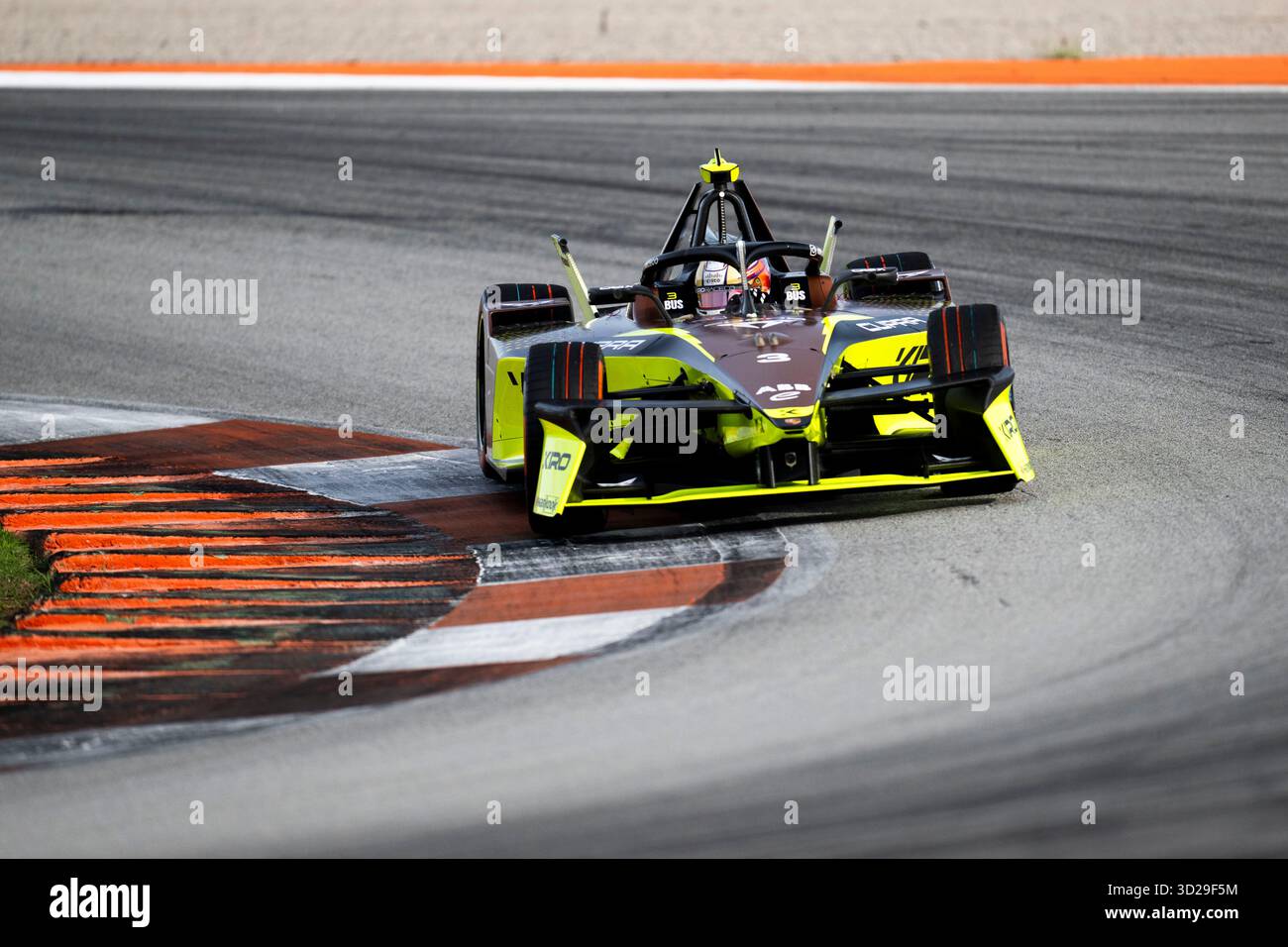 03 BUSTAMENTE Bianca (phi), Cupra Kiro, Porsche 99X Electric WCG3, action lors des essais de pré-saison de Valence 2025 du Championnat du monde ABB FIA Formula E 2025-26, sur le circuit Ricardo Tormo du 27 au 31 octobre 2025 à Cheste, Espagne - photo Fabrizio Boldoni / DPPI Banque D'Images