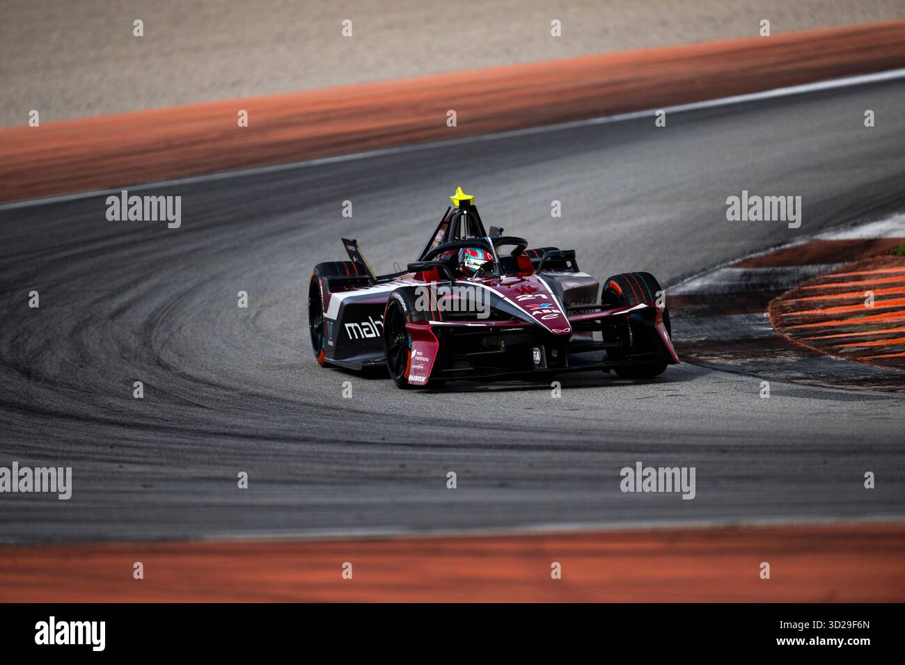 21 CHAMBRES Chloe (usa), Mahindra Racing, Mahindra M12Electro, action lors des essais de pré-saison 2025 de Valence du Championnat du monde ABB FIA Formula E 2025-26, sur le circuit Ricardo Tormo du 27 au 31 octobre 2025 à Cheste, Espagne - photo Fabrizio Boldoni / DPPI Banque D'Images