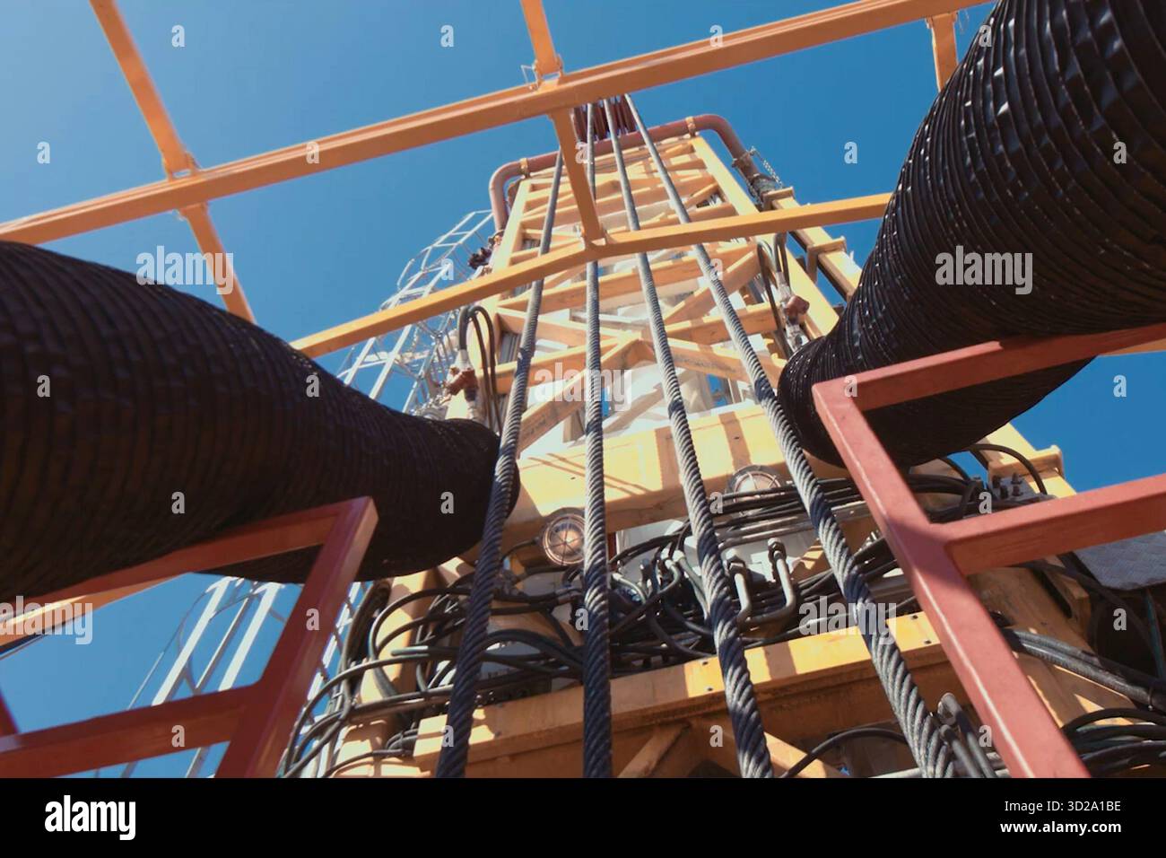 Engin de forage, équipement sur le site de forage pétrolier. Banque D'Images