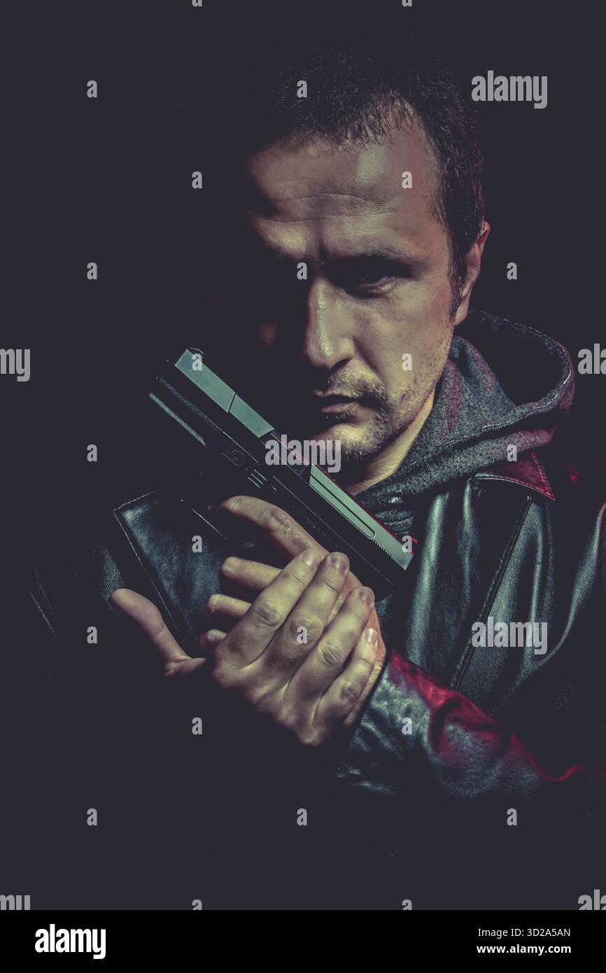 Ganster, homme dangereux avec une arme, tirant Banque D'Images
