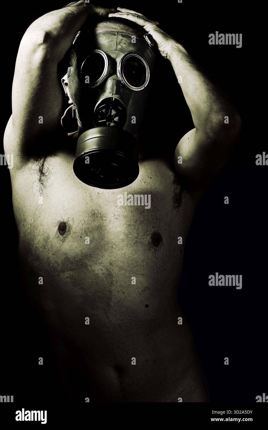 La panique, grunge portrait man en masque à gaz Banque D'Images
