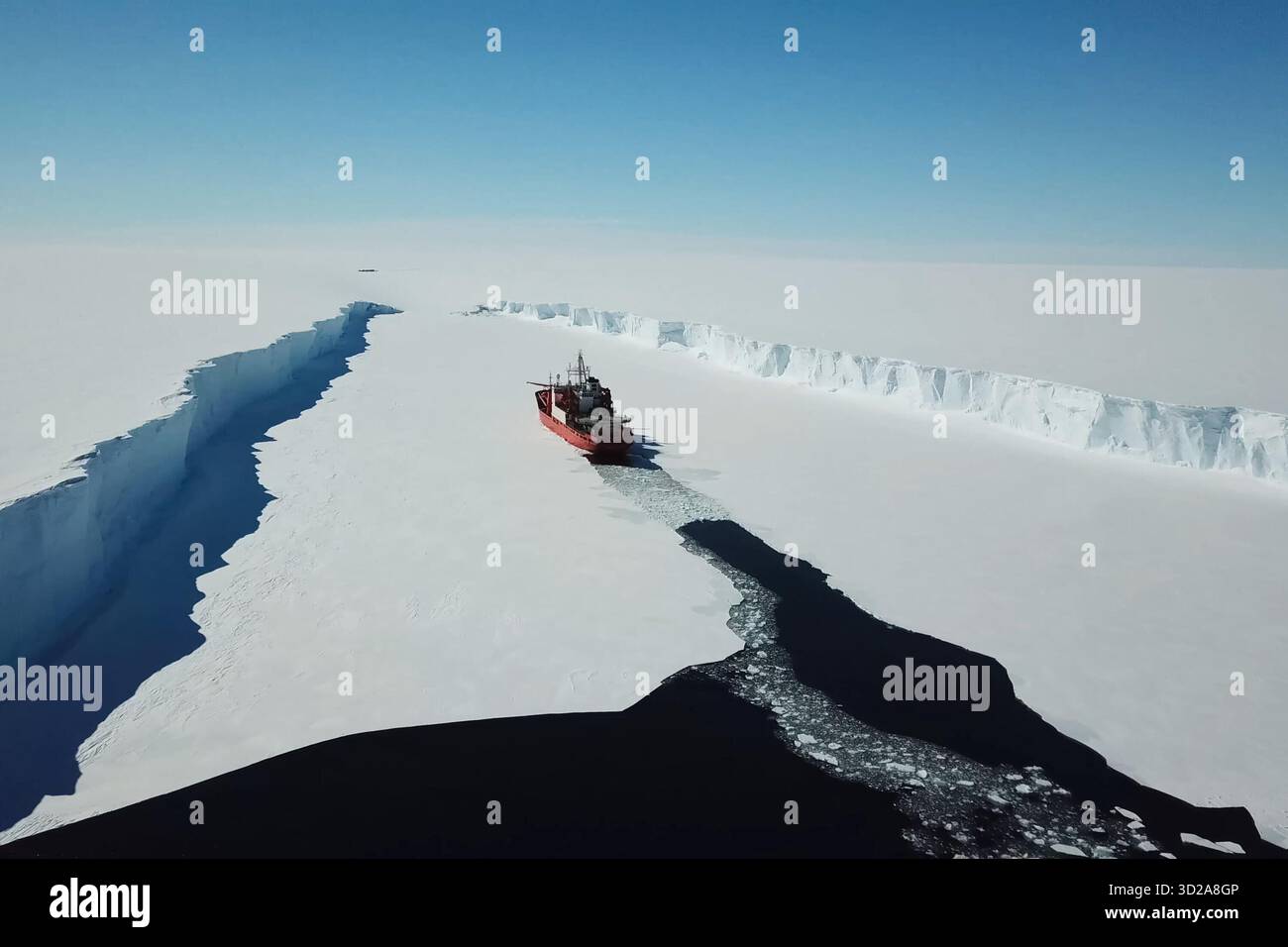 Un naldo enpaté de glace, navire de déglaçage. Banque D'Images
