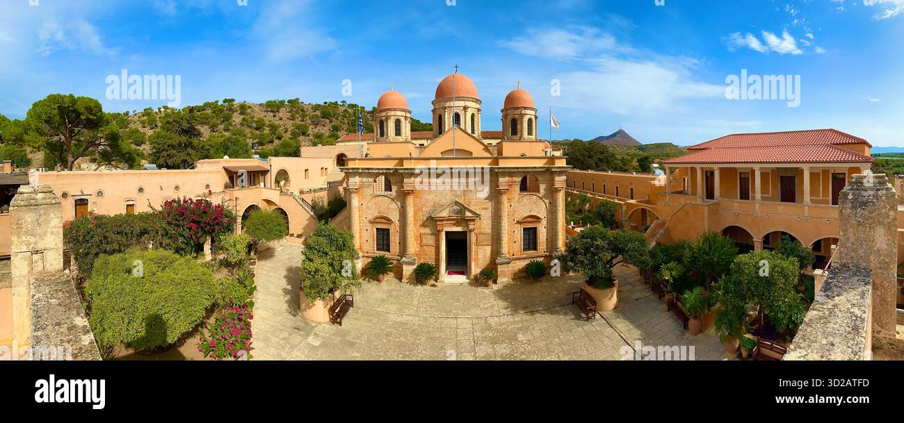 Agia Triada (Sainte Trinité) Monastère de Tzagaroli sur Akrotiri près de la Canée, Crète, complexe vénitien-byzantin du XVIIe siècle avec basilique en dôme. Banque D'Images