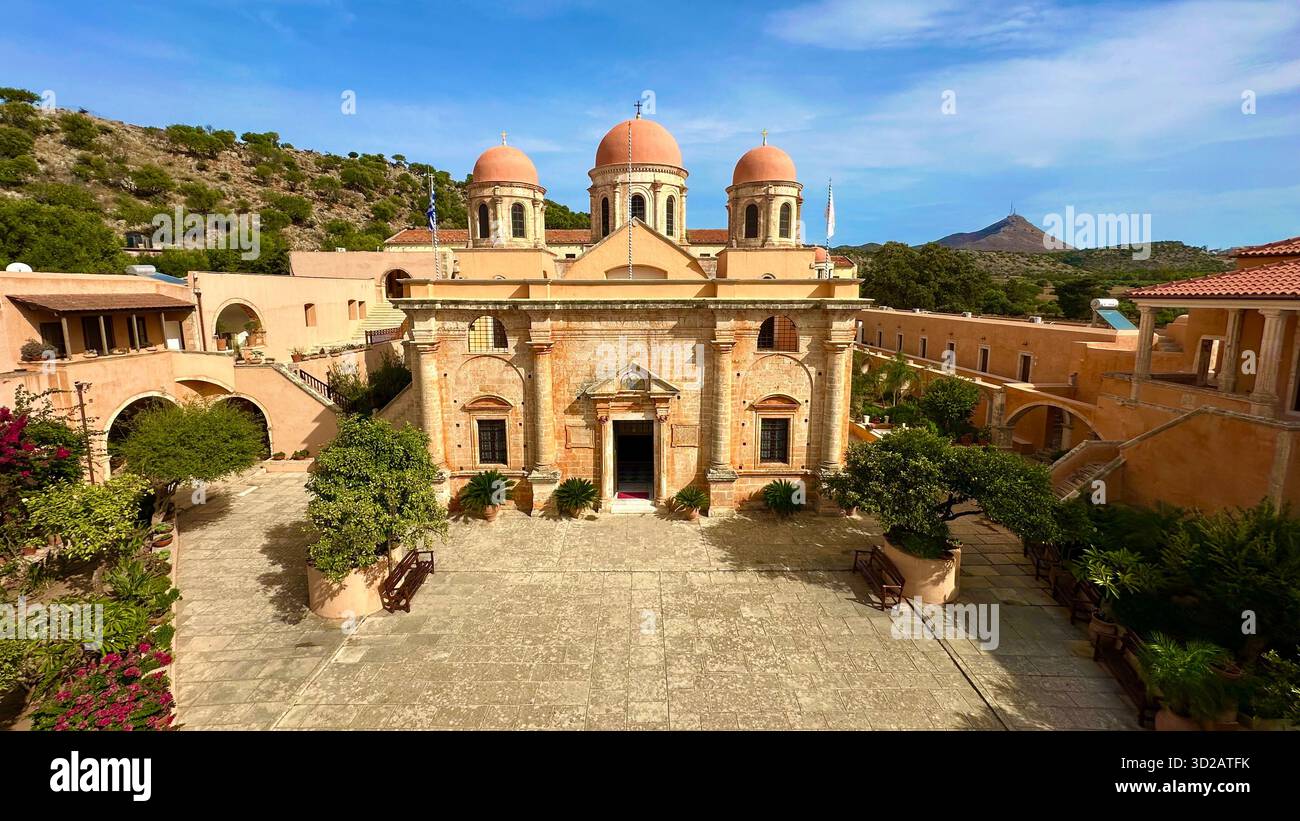 Agia Triada (Sainte Trinité) Monastère de Tzagaroli sur Akrotiri près de la Canée, Crète, complexe vénitien-byzantin du XVIIe siècle avec basilique en dôme. Banque D'Images