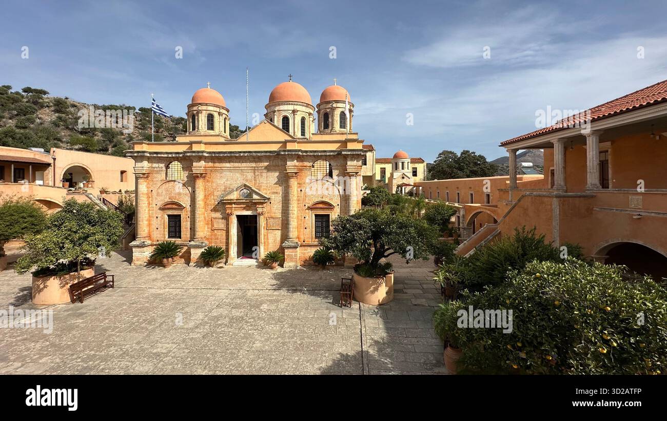 Agia Triada (Sainte Trinité) Monastère de Tzagaroli sur Akrotiri près de la Canée, Crète, complexe vénitien-byzantin du XVIIe siècle avec basilique en dôme. Banque D'Images