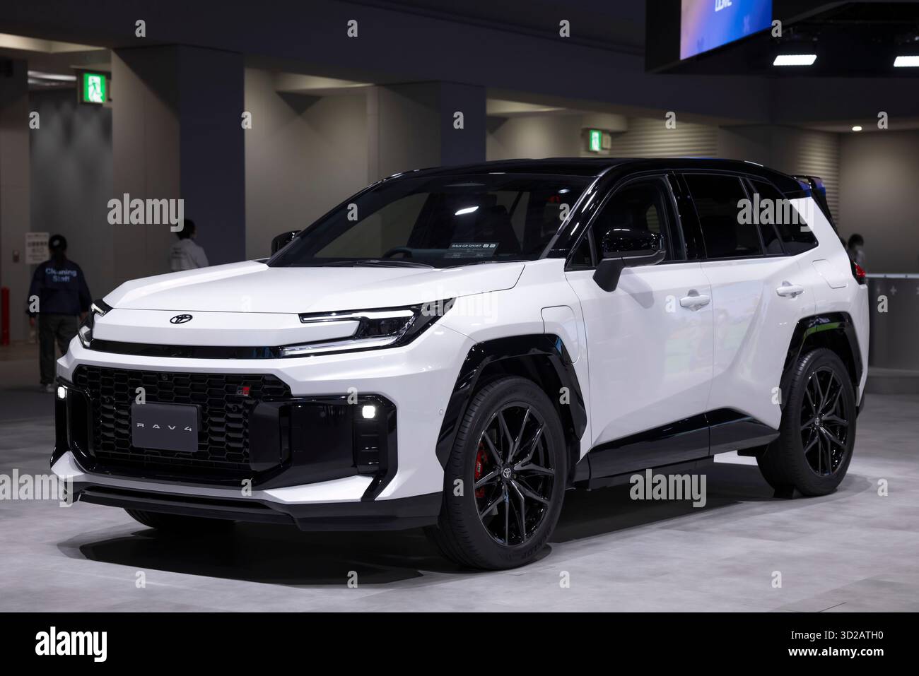 Tokyo, Japon. 30 octobre 2025. Toyota RAV4 GR Sport exposé au Japan Mobility Show 2025. Le Japan Mobility Show (JMS) 2025, qui s'est tenu du 29 octobre au 3 novembre à Tokyo Big Sight, a marqué une évolution audacieuse du traditionnel salon de l'automobile de Tokyo en une vitrine mondiale de la mobilité de nouvelle génération. Crédit : SOPA images Limited/Alamy Live News Banque D'Images