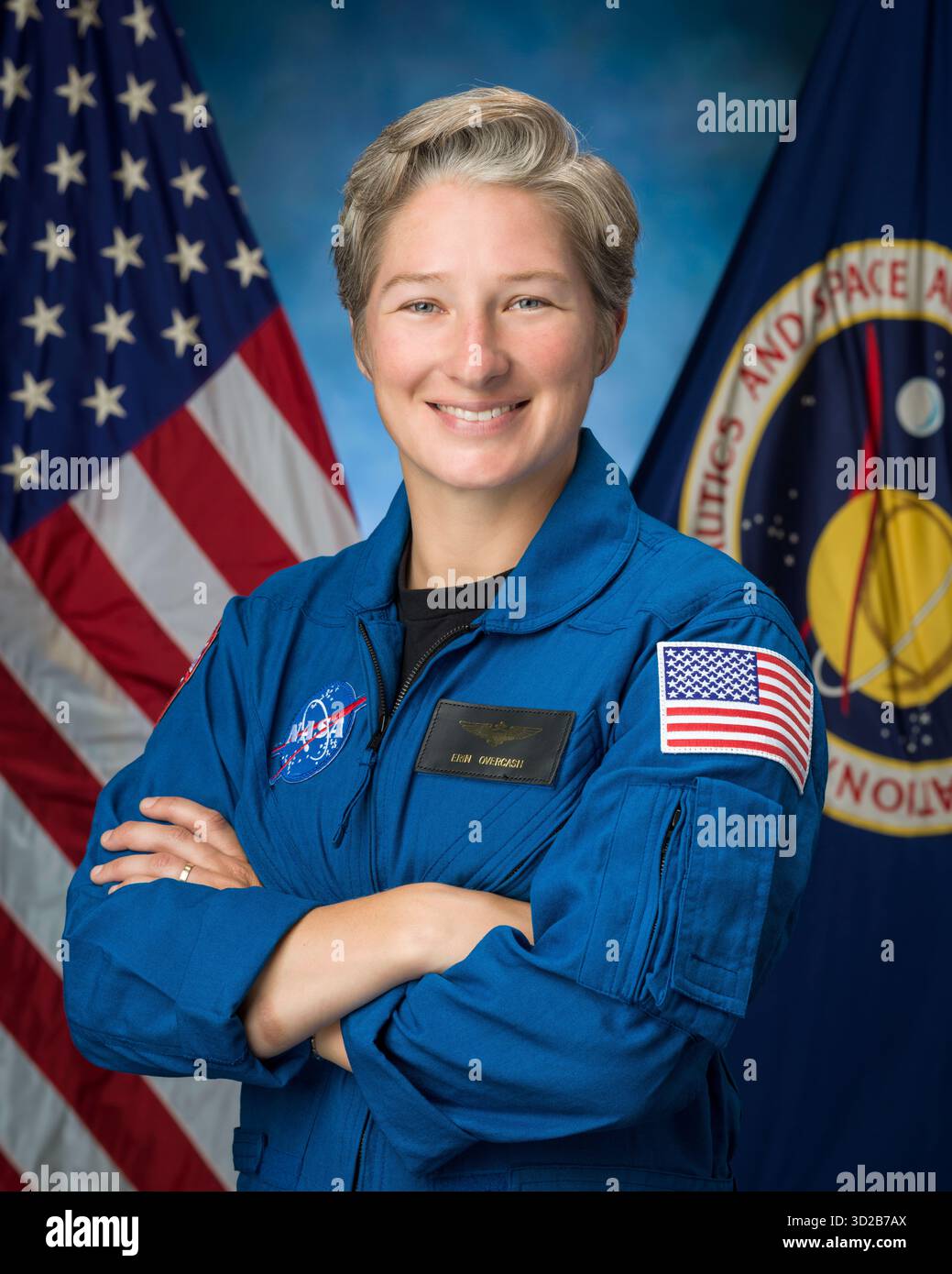 Houston (États-Unis d'Amérique). 16 septembre 2025. La candidate astronaute de la NASA Erin Overcash, portrait officiel portant une combinaison de vol bleue au Johnson Space Center, le 16 septembre 2025 à Houston, Texas. Crédit : Josh Valcarcel/NASA photo/Alamy Live News Banque D'Images