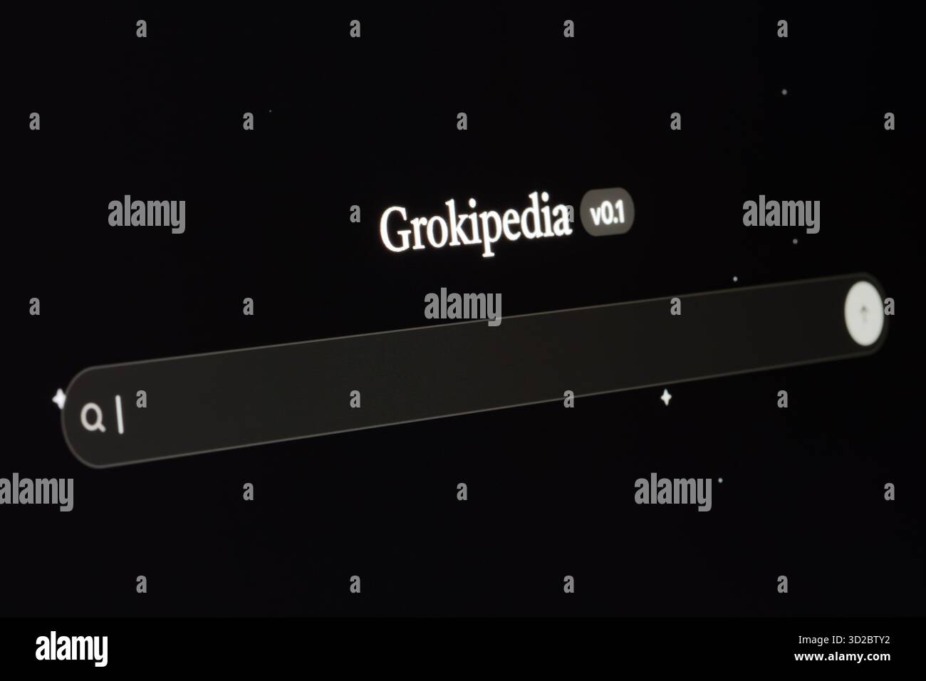 Interface de recherche Grokipedia v0.1 sur un écran sombre avec barre de requête et icône de loupe, concept d'encyclopédie générée par l'IA par XAI. Stafford, United Kin Banque D'Images