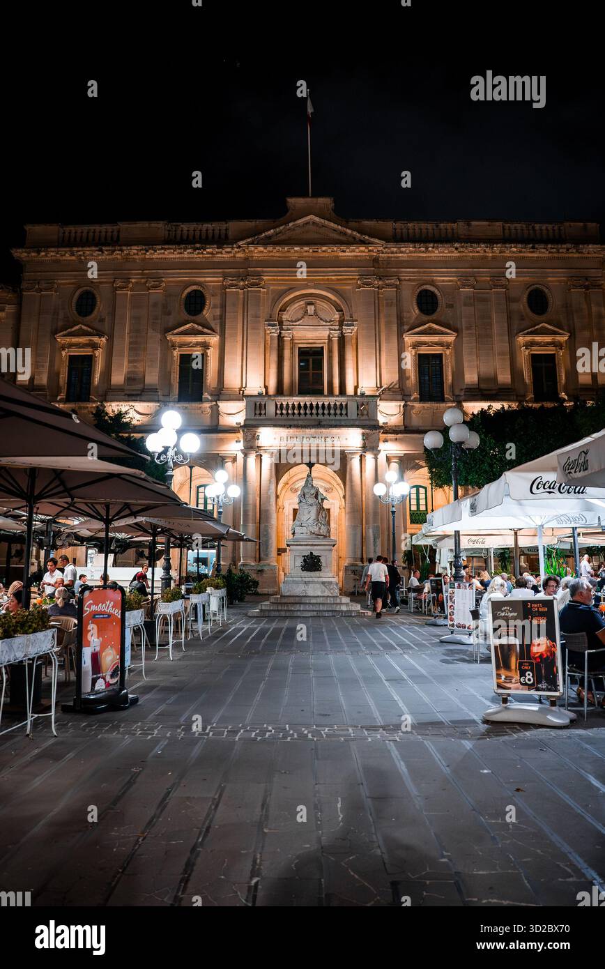 Dîner nocturne à Republic Square par Bibliotheca, la Valette, Malte Banque D'Images