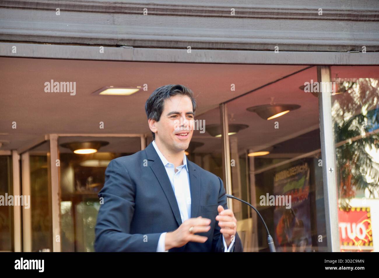 Robert Englund honoré avec Star sur le Hollywood Walk of Fame, Los Angeles, CA, le Halloween 2025 crédit : Sharon Graphics/Alamy Live News Banque D'Images
