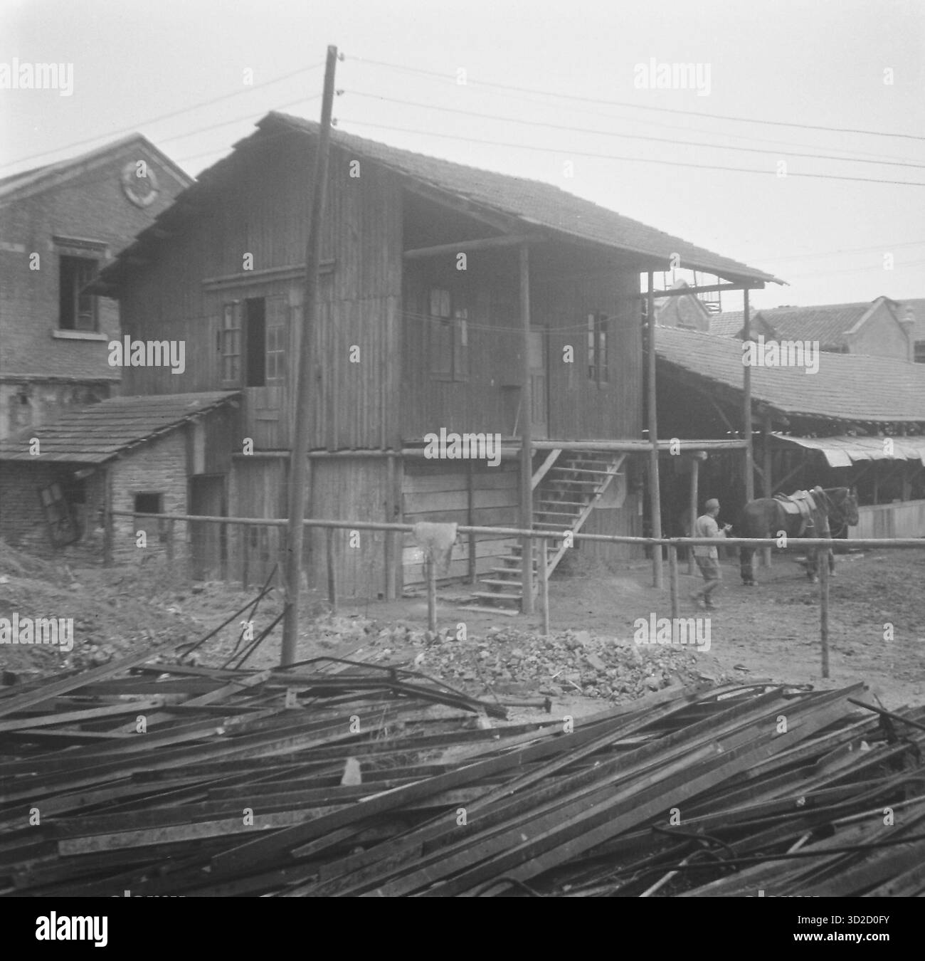 Photo vintage des écuries de l'armée japonaise, pendant la seconde guerre sino-japonaise, à Hankou (aujourd'hui Wuhan), République de Chine - 1939 Banque D'Images