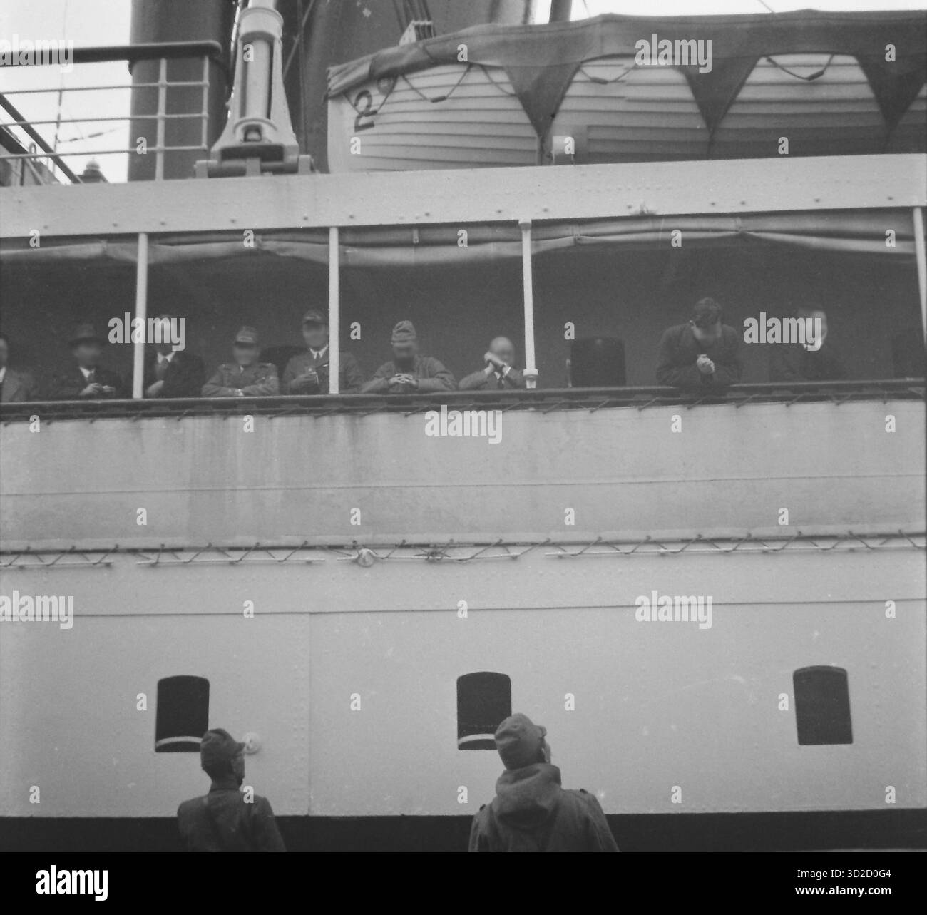 Personnel militaire japonais embarquant sur un navire pour un retour temporaire au Japon, pendant la seconde guerre sino-japonaise, en République de Chine - 1939 Banque D'Images