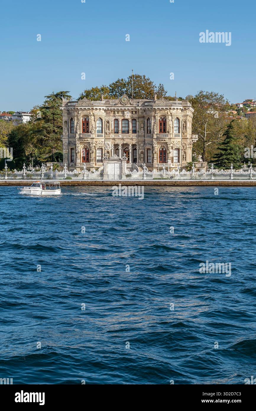 Le Pavillon Küçüksu, le Pavillon Littlewater Göksu (Skywater), est un pavillon d'été situé à Istanbul, Türkiye Banque D'Images