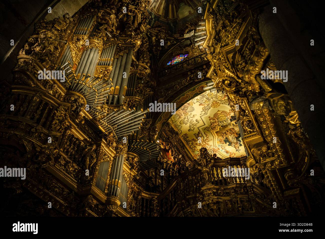 Architecture baroque et orgue à tuyaux à l’intérieur de la cathédrale de Braga – Portugal Banque D'Images