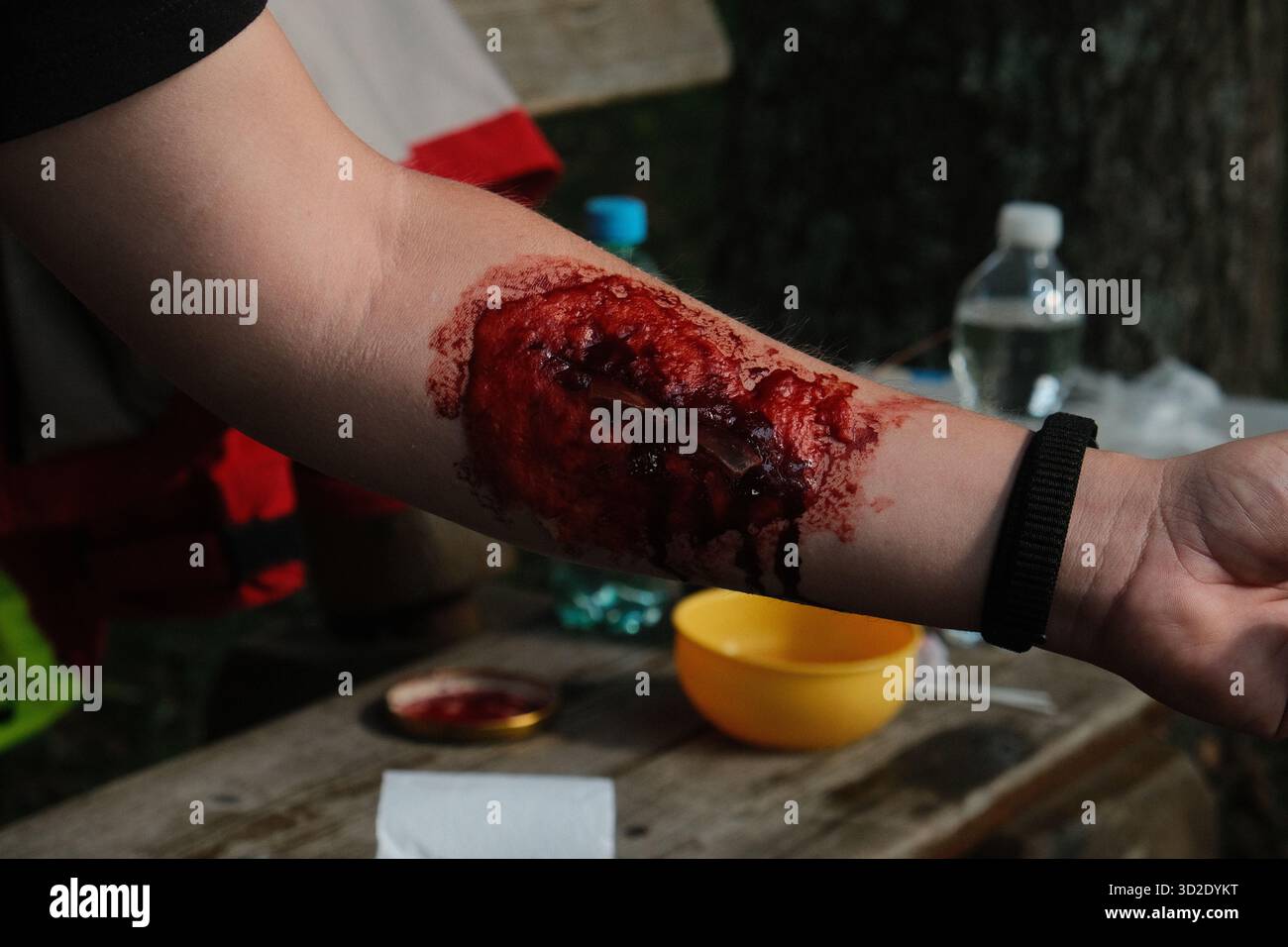 Effets spéciaux Wound Makeup Fake blessure avant-bras Banque D'Images