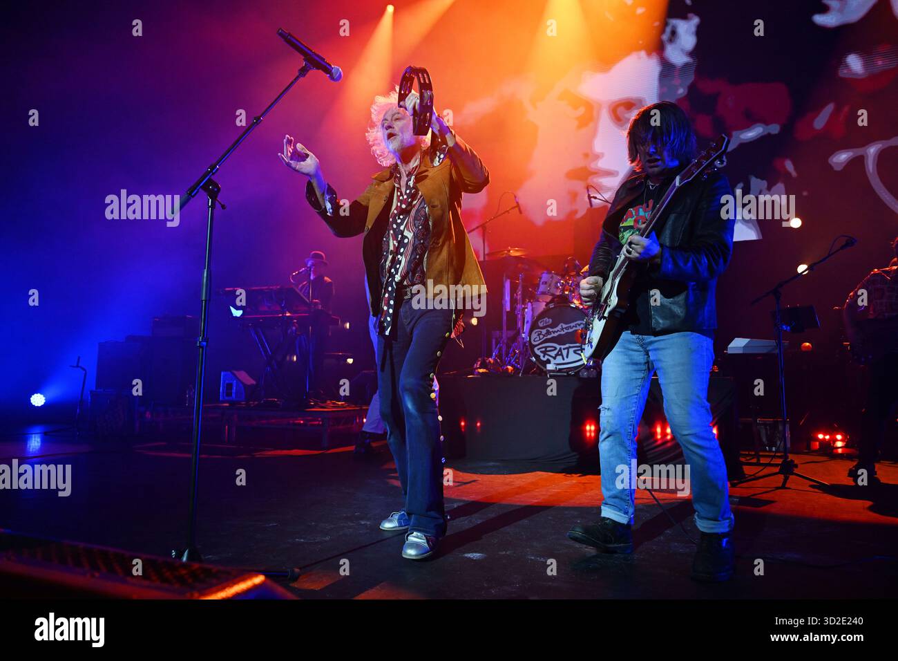 ROYAUME-UNI. 31 octobre 2025. LONDRES, ANGLETERRE - OCTOBRE 31 : Bob Geldof de 'The Boomtown rats' se produit à Eventim Apollo dans le cadre de leur tournée du 50e anniversaire le 31 octobre 2025 à Londres, Angleterre.Cap/Mar © Mar/Capital Pictures Credit : Capital Pictures/Alamy Live News Banque D'Images