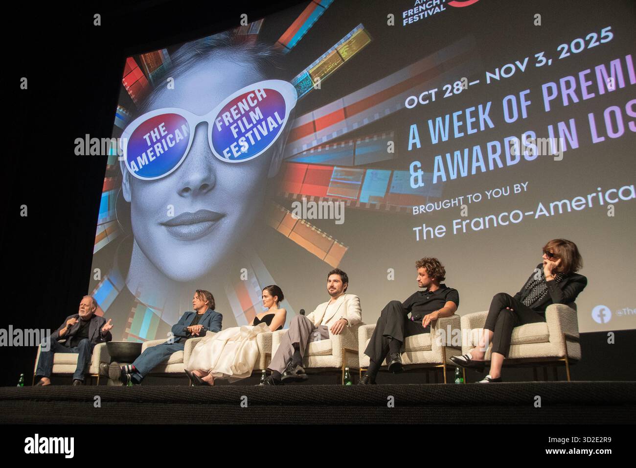 Los Angeles, Californie, États-Unis. 31 octobre 2025. De droite à gauche : le réalisateur Richard Linklater, Zoey Deutch (Jean Seberg) Guillaume Marbeck (Jean-Luc Godard), Aubry Dullin (Jean-Paul Belmondo) et Pauline belle (Suzon Faye). Présentation du film Nouvelle vague au concours American French film Festival. Suivi d'une conversation avec le réalisateur Richard Linklater, les acteurs Guillaume Marbeck et Zoey Deutch (crédit image : © Alberto Sibaja/Pacific Press via ZUMA Press Wire) USAGE ÉDITORIAL SEULEMENT ! Non destiné à UN USAGE commercial ! Banque D'Images