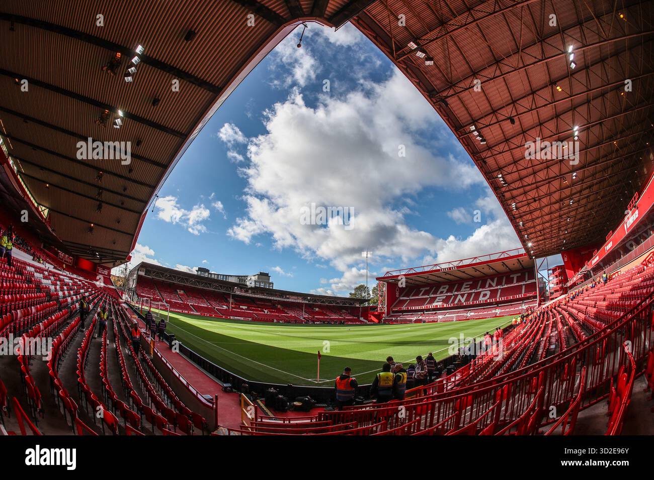 Nottingham, Royaume-Uni. 01 novembre 2025. Vue générale de City Ground avant le match de premier League Nottingham Forest vs Manchester United au City Ground, Nottingham, Royaume-Uni, le 1er novembre 2025 (photo par Alfie Cosgrove/News images) *** GER AUT sui OUT *** à Nottingham, Royaume-Uni le 11/1/2025. (Photo par Alfie Cosgrove/News images/SIPA USA) crédit : SIPA USA/Alamy Live News Banque D'Images