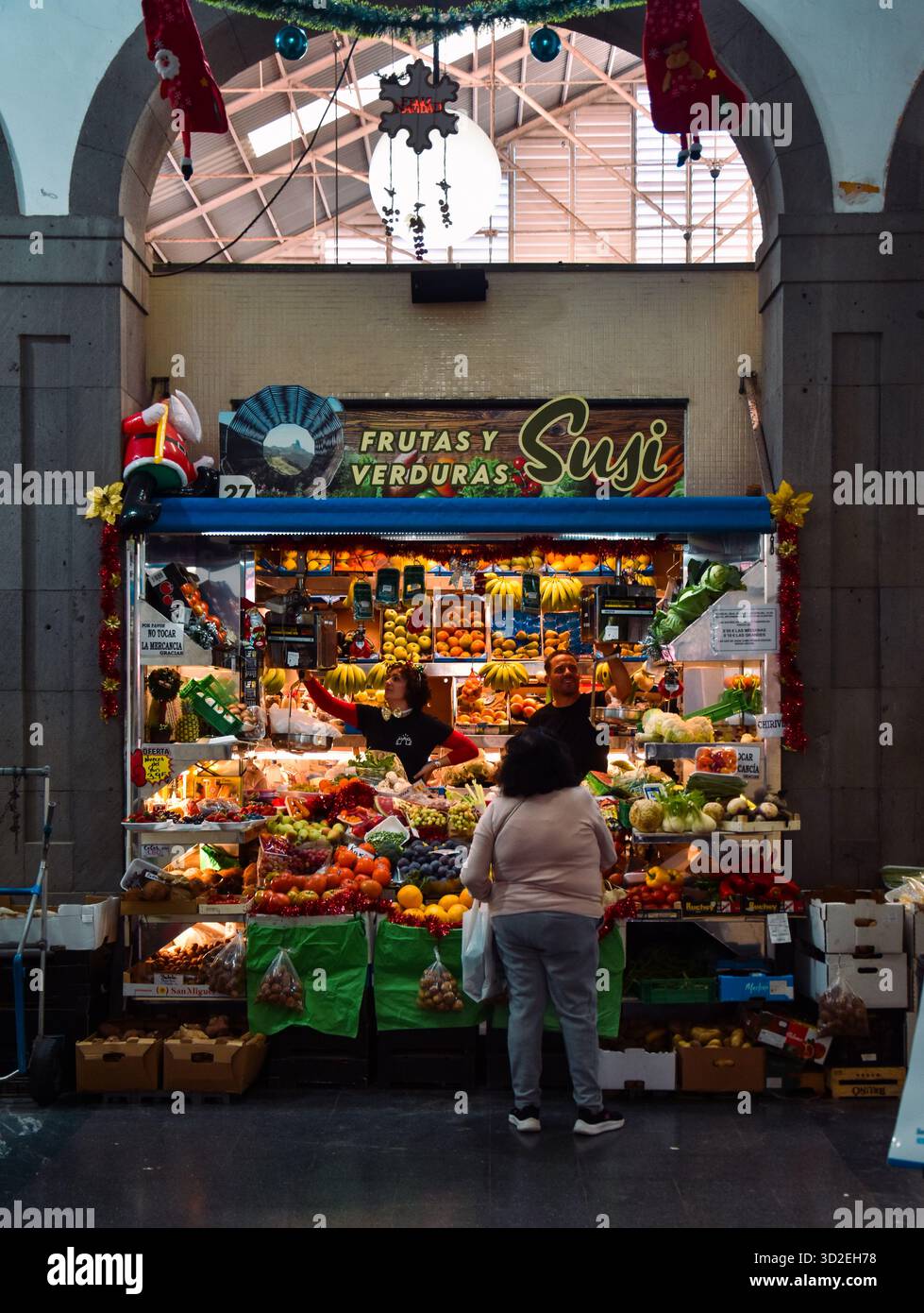 Scène à un marché pendant la saison de Noël Banque D'Images